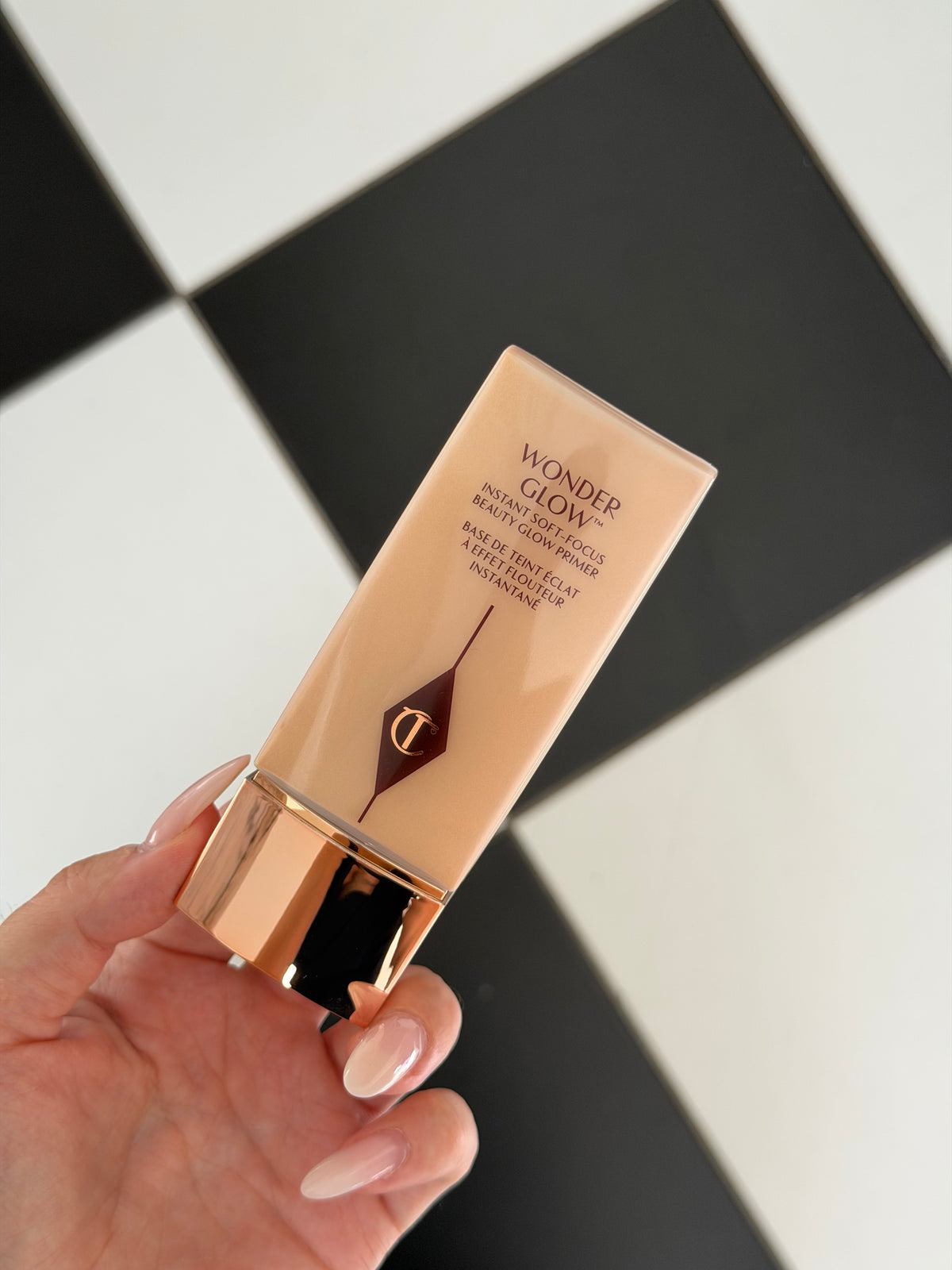 CHARLOTTE TILBURY
WonderGlow Primer
Instant Soft-Focus Beauty Glow