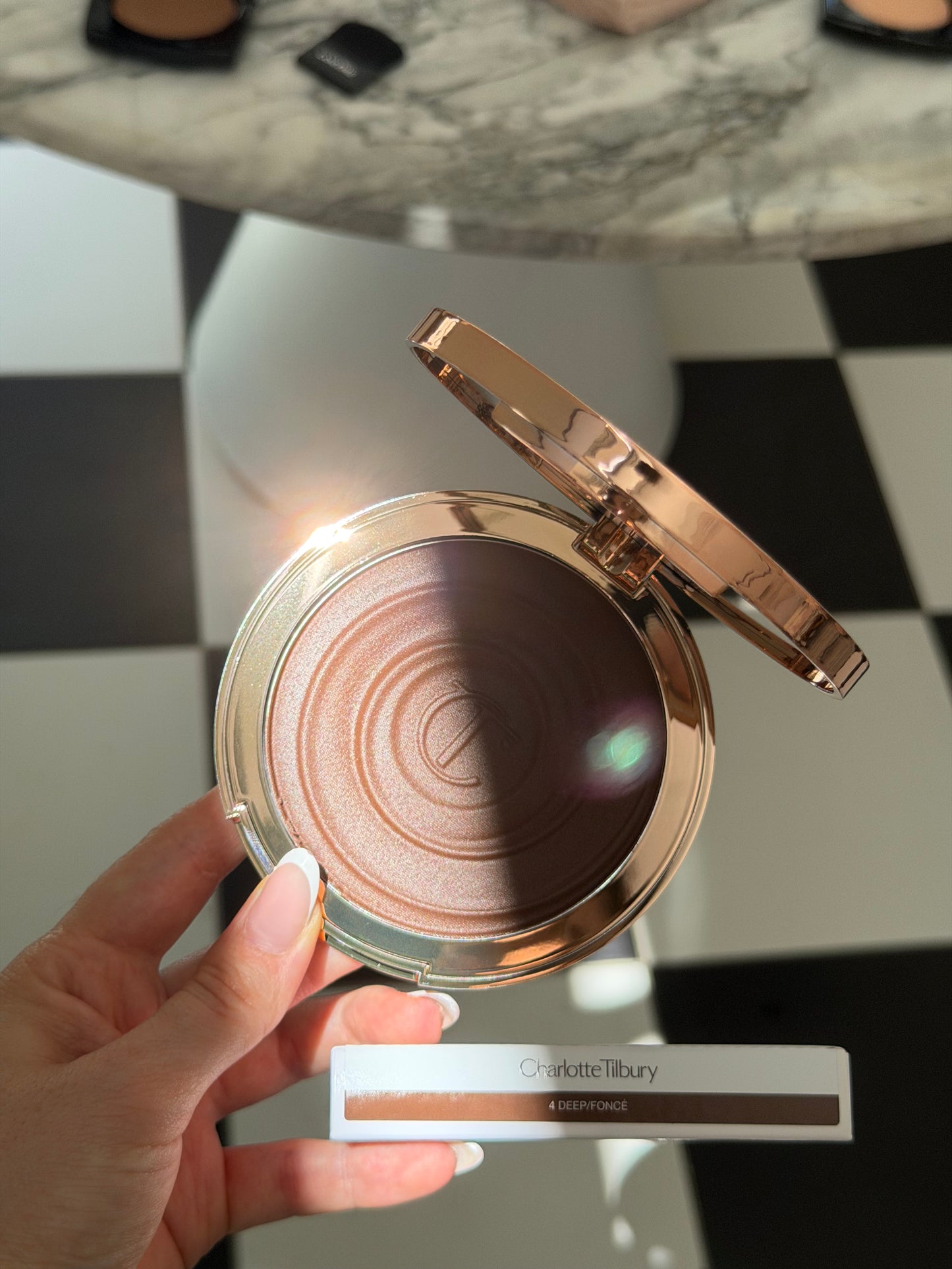 CHARLOTTE TILBURY Beautiful Skin Sun-Kissed Glow Bronzer (4)
Face & Body