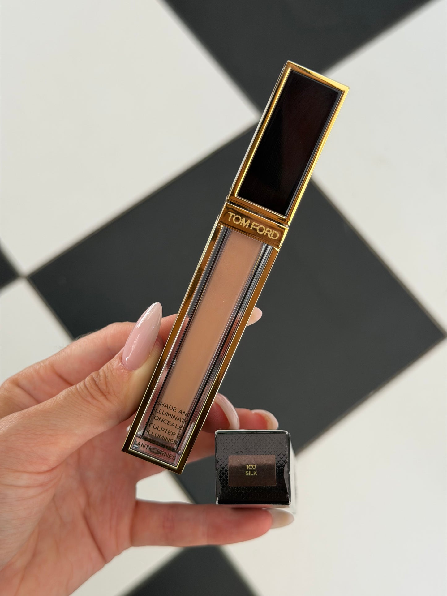 TOM FORD Shade And Illuminate Concealer (1C0)