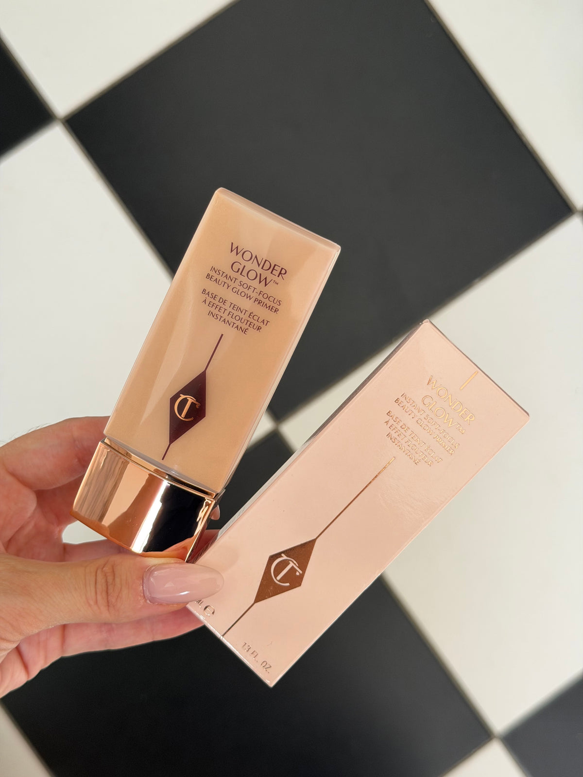 CHARLOTTE TILBURY
WonderGlow Primer
Instant Soft-Focus Beauty Glow