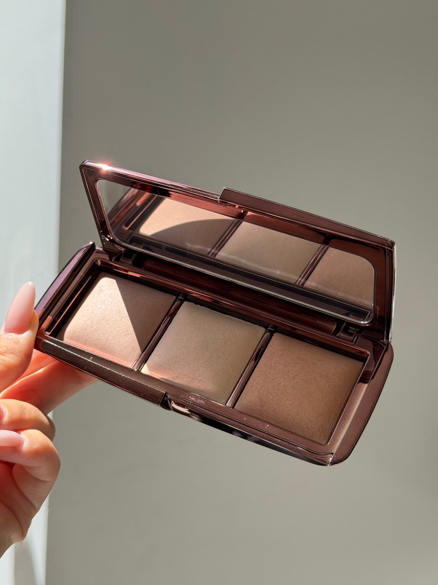 HOURGLASS Ambient Lighting Palette
