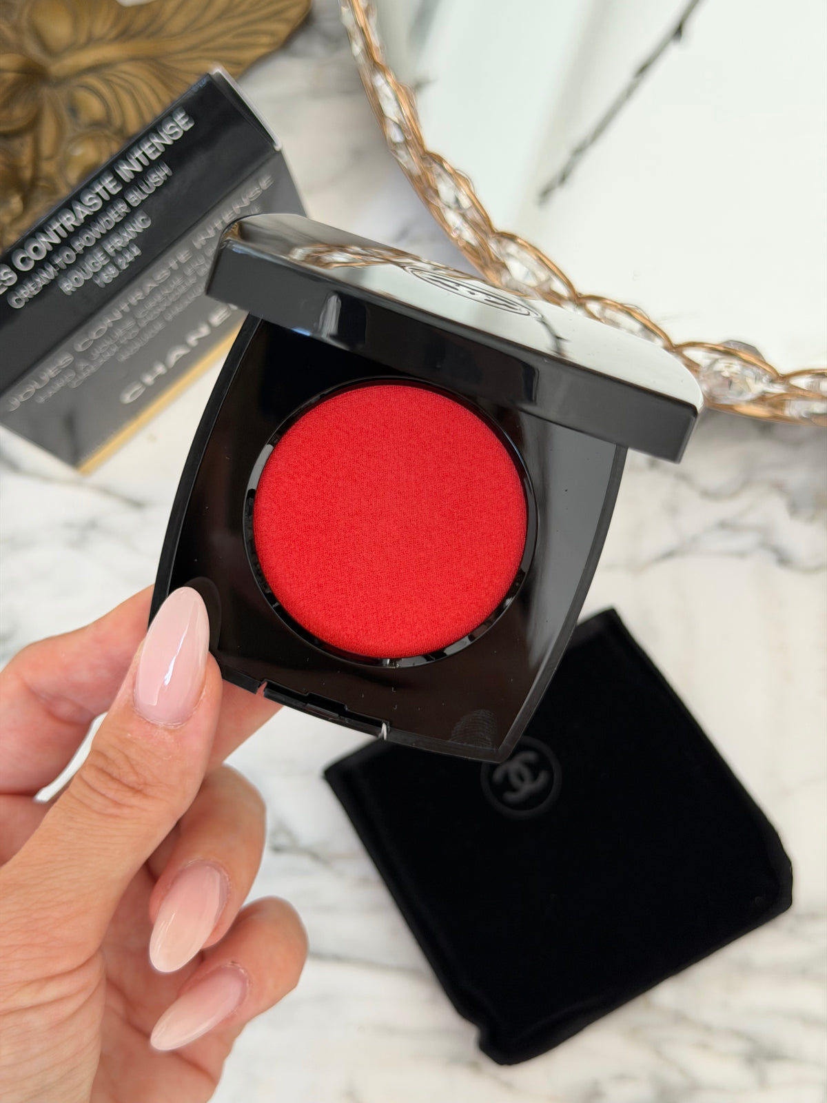 CHANEL Joues Contraste Intense
Cream-to-Powder Blush (Rouge Franc)