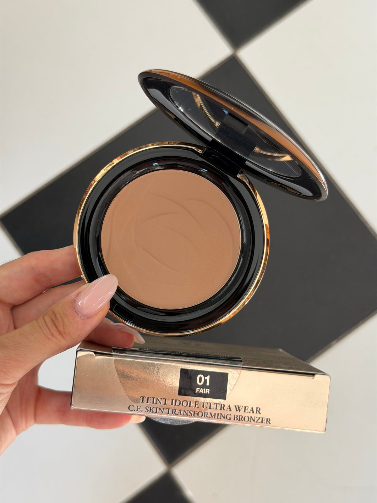 LANCOME Teint Idole Ultra Wear C.E Skin Transforming Bronzer (01)