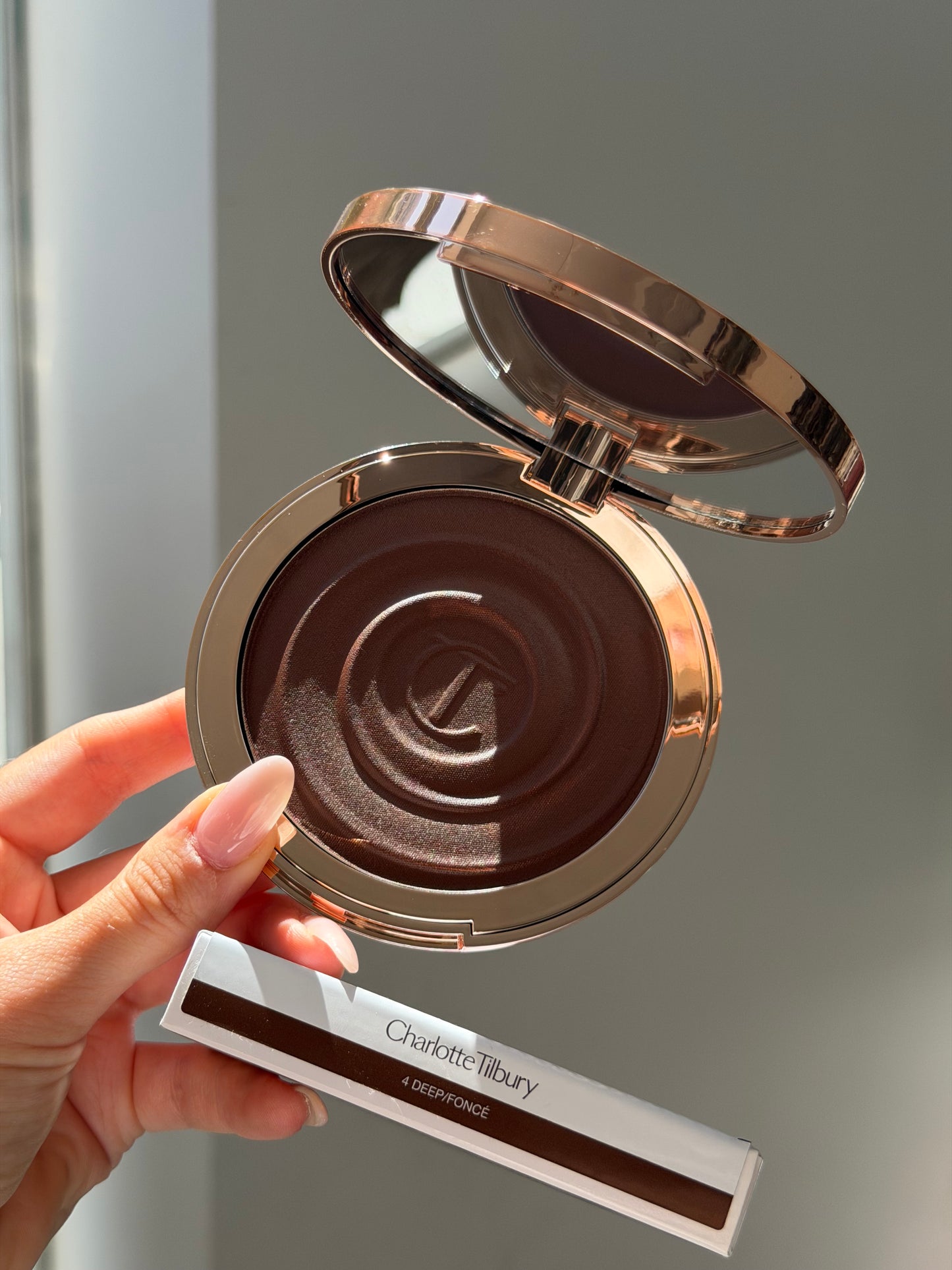 CHARLOTTE TILBURY Beautiful Skin Sun-Kissed Glow Bronzer (4)
Face & Body