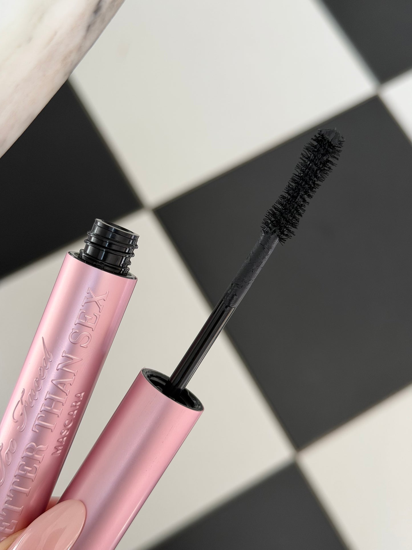 TOO FACED Better Than Sex Volumizing Mascara - Black
Dramatic Volume & Longer Lashes