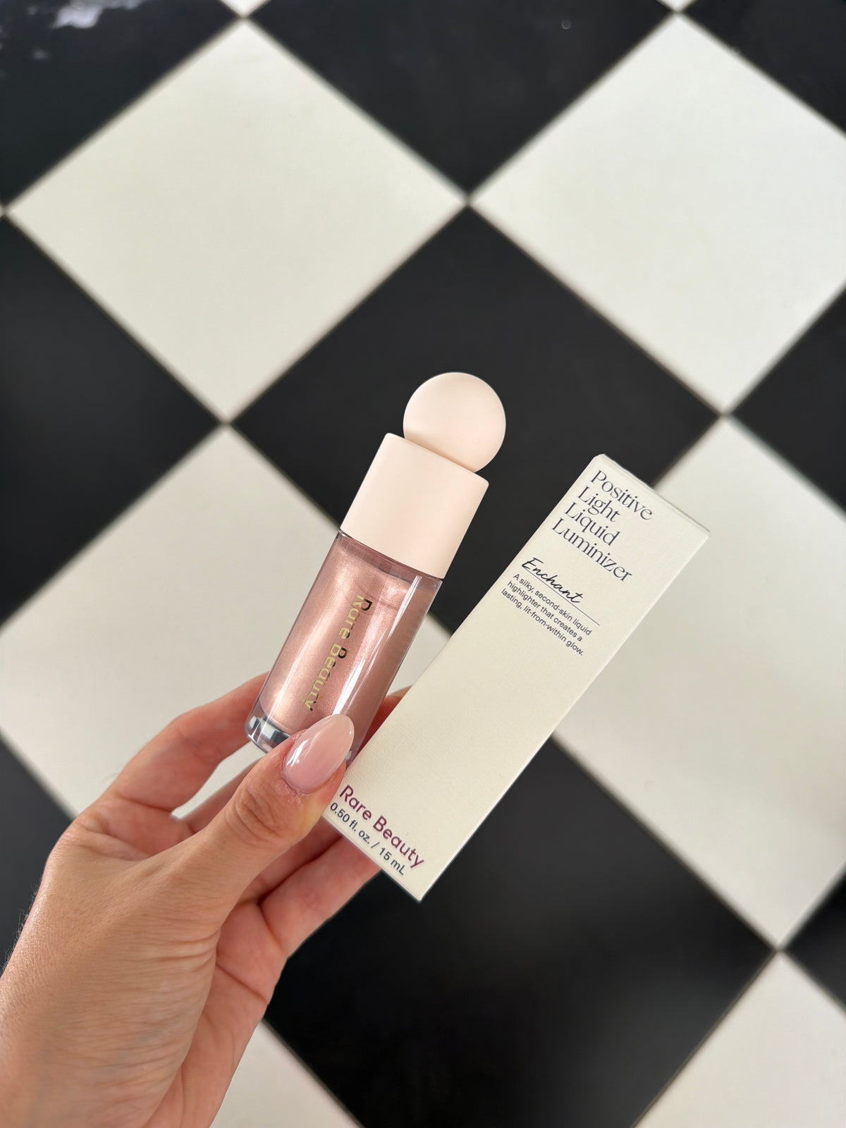 RARE BEAUTY Positive Light Liquid Luminizer - Enchant