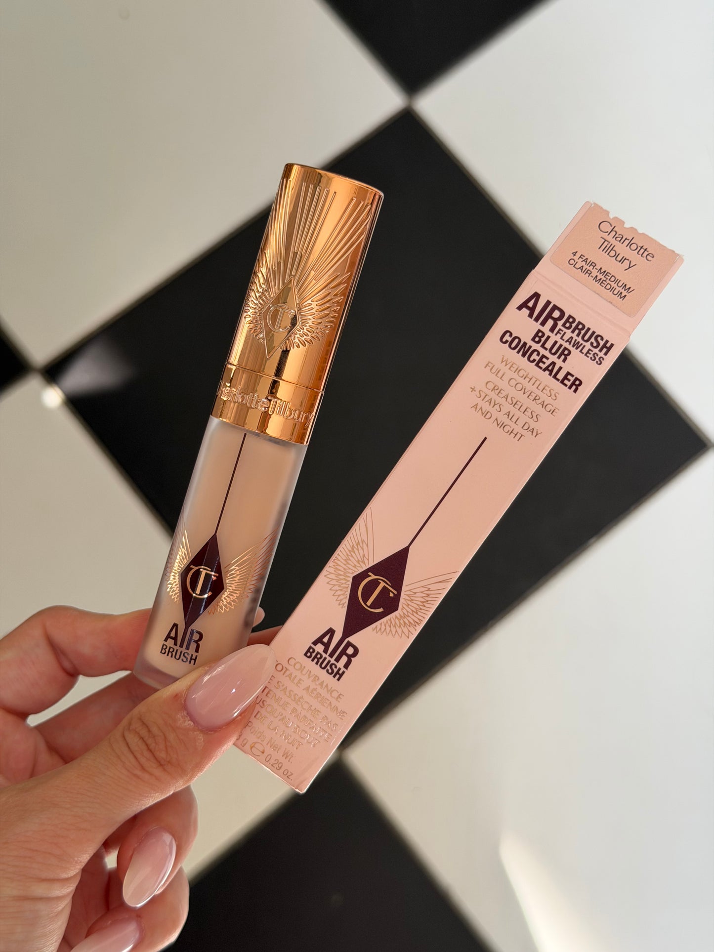 CHARLOTTE TILBURY Airbrush Flawless Blur Concealer (4)
Hydrating, Full-Coverage And 24-Hour Creaseless Wear