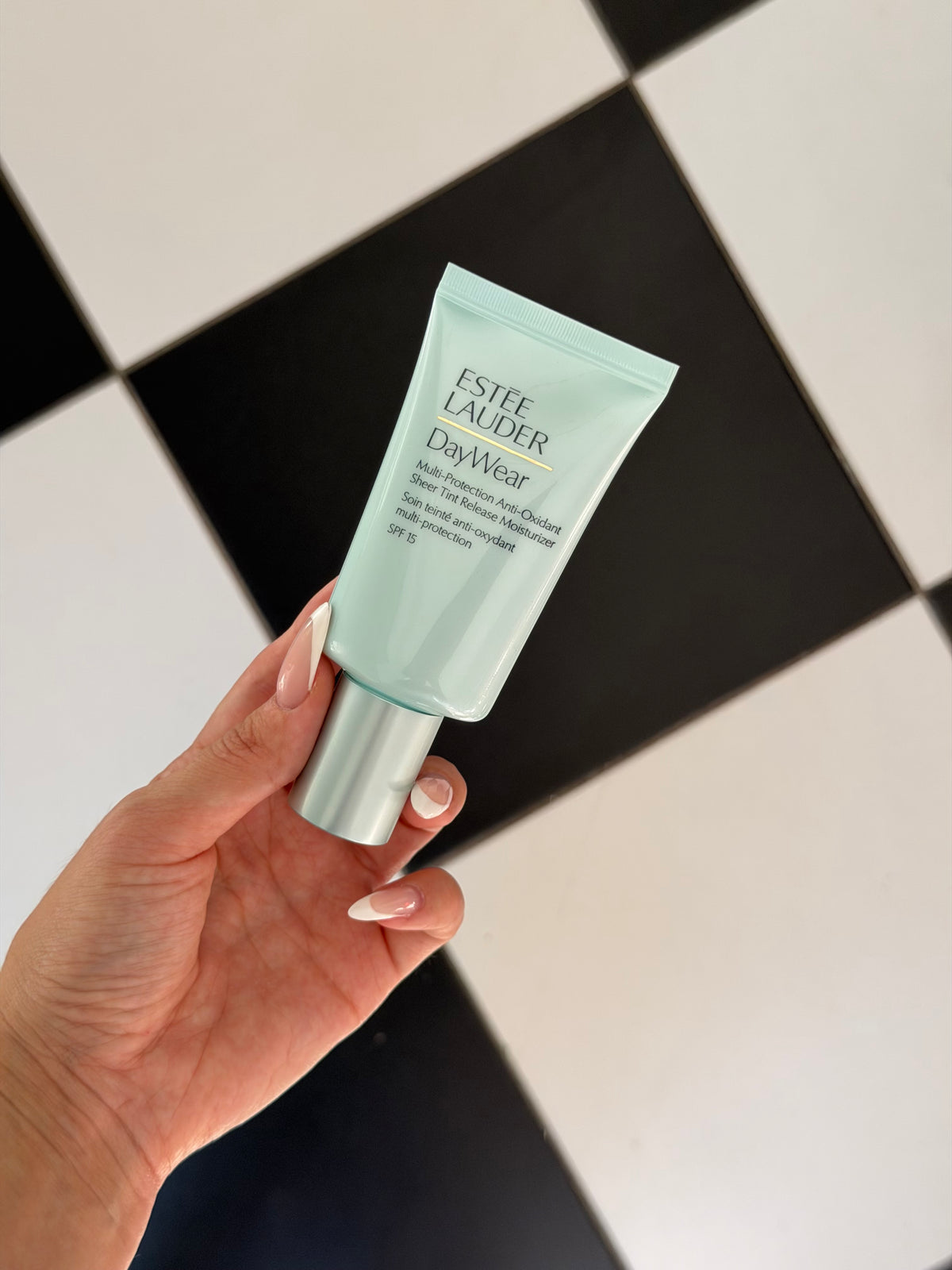 ESTEE LAUDER DayWear
Multi-Protection Anti-Oxidant Sheer Tint Release Moisturiser SPF15
