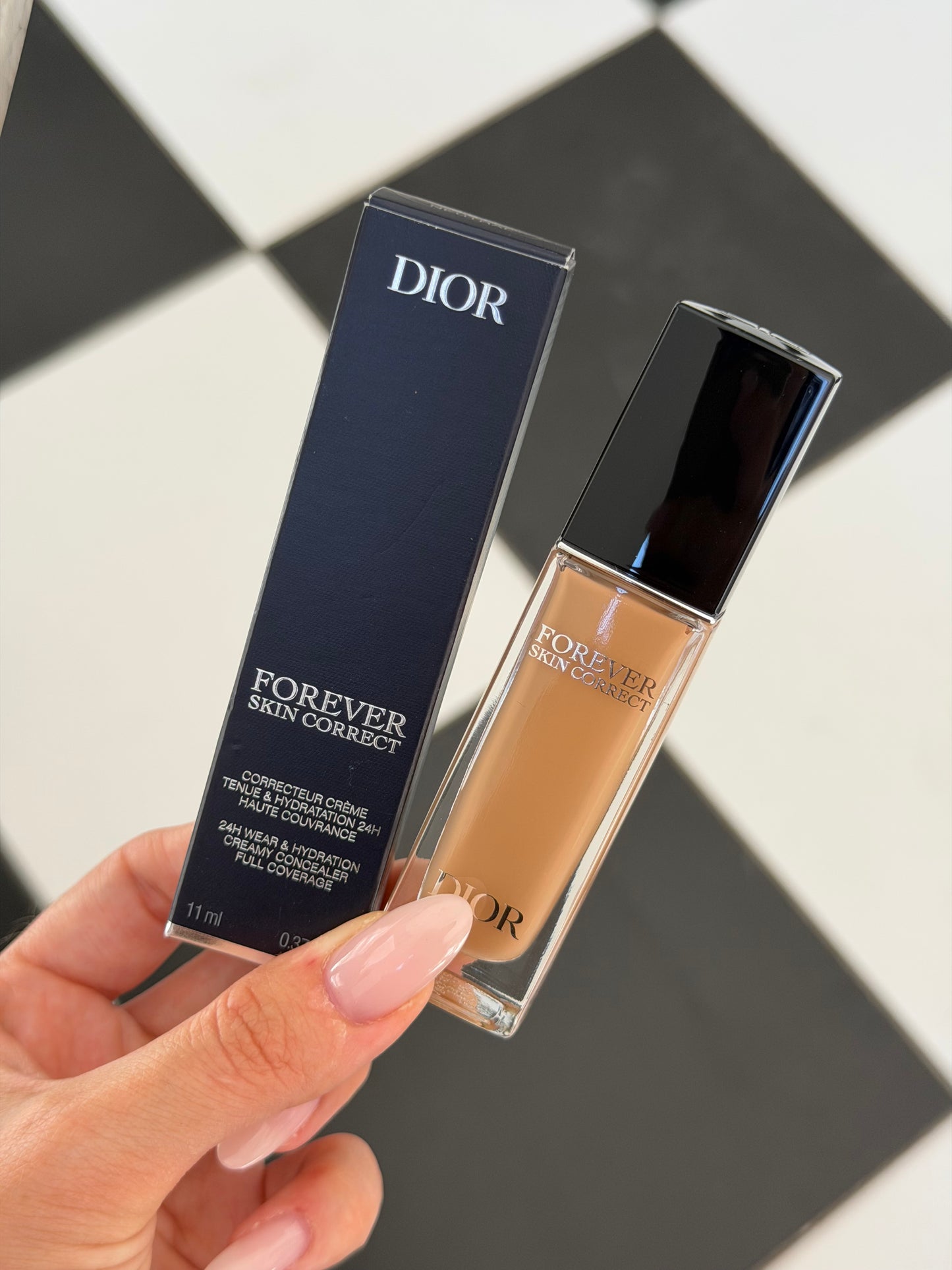 DIOR Forever Skin Correct (3.5N)
Full-Coverage Concealer - 24h Hydration and Wear - No Transfer