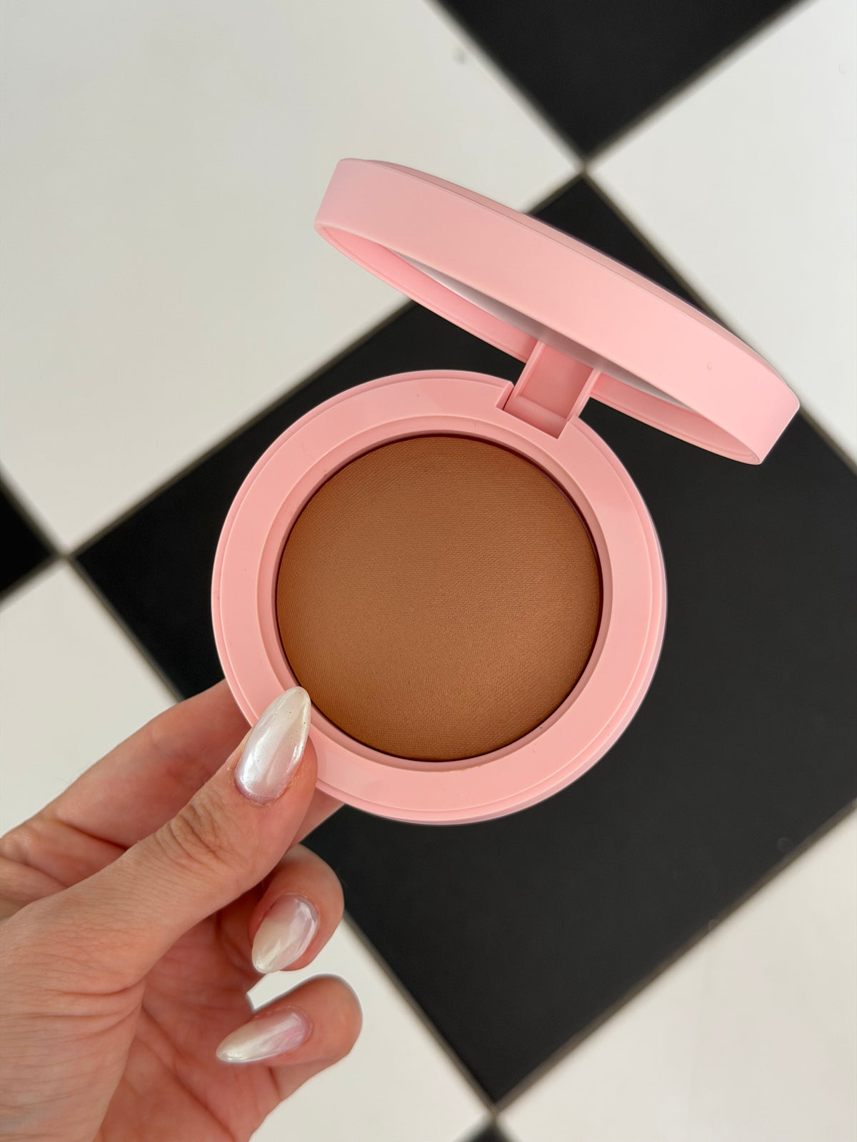 P.LOUISE The Cheek Of It Baked Bronzer - Caramelted