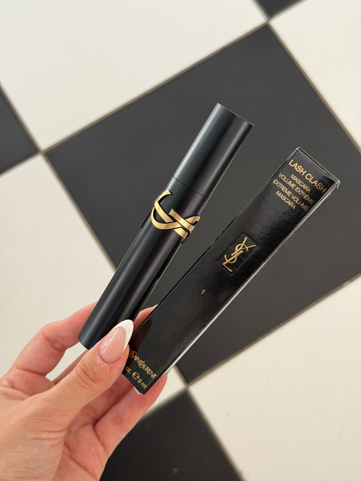YSL
Lash Clash Extreme Volume Mascara - Black