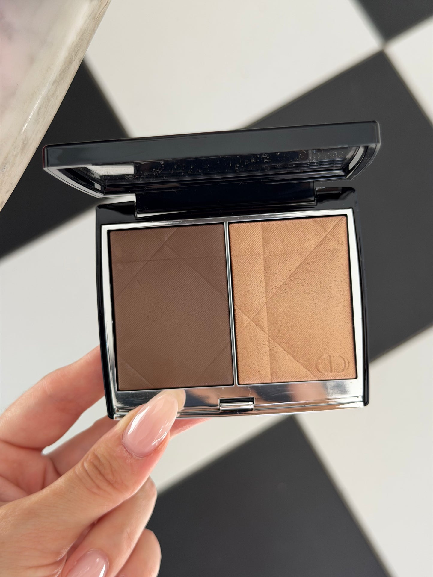 DIOR Rouge Blush Colour & Glow (200)
Multi-Use Face Palette – Color and Highlighter Duo