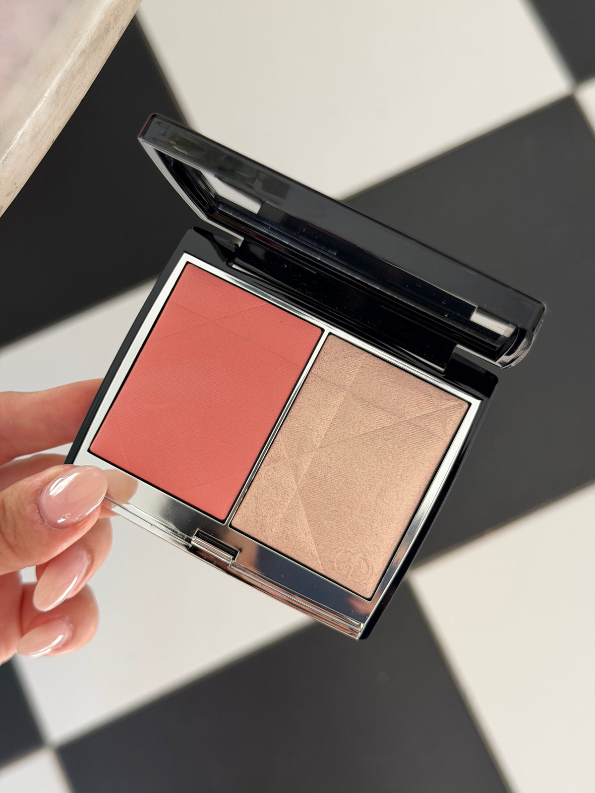 DIOR Rouge Blush Colour & Glow (257)
Multi-Use Face Palette – Color and Highlighter Duo