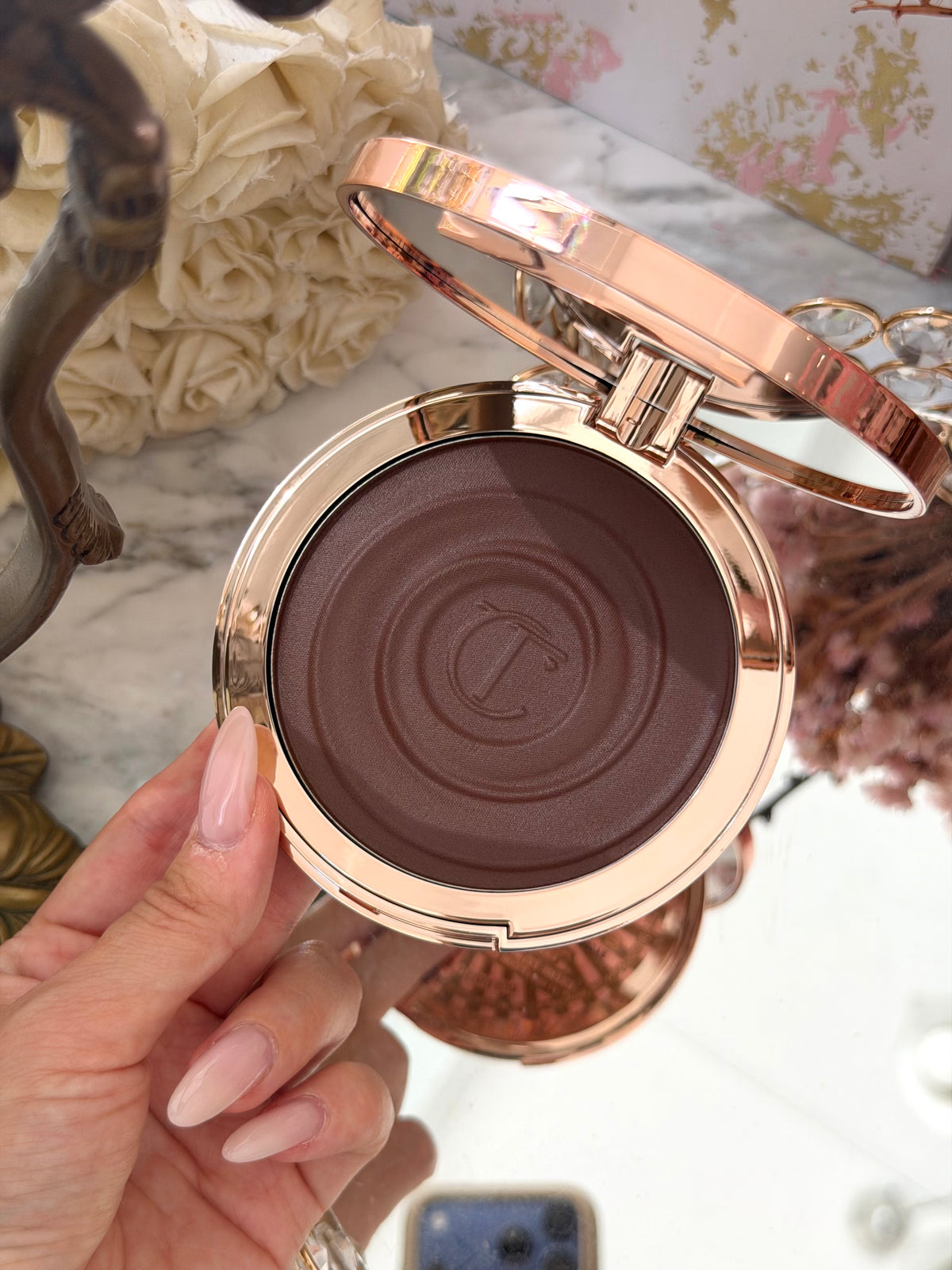 CHARLOTTE TILBURY Beautiful Skin Sun-Kissed Glow Bronzer (4)
Face & Body