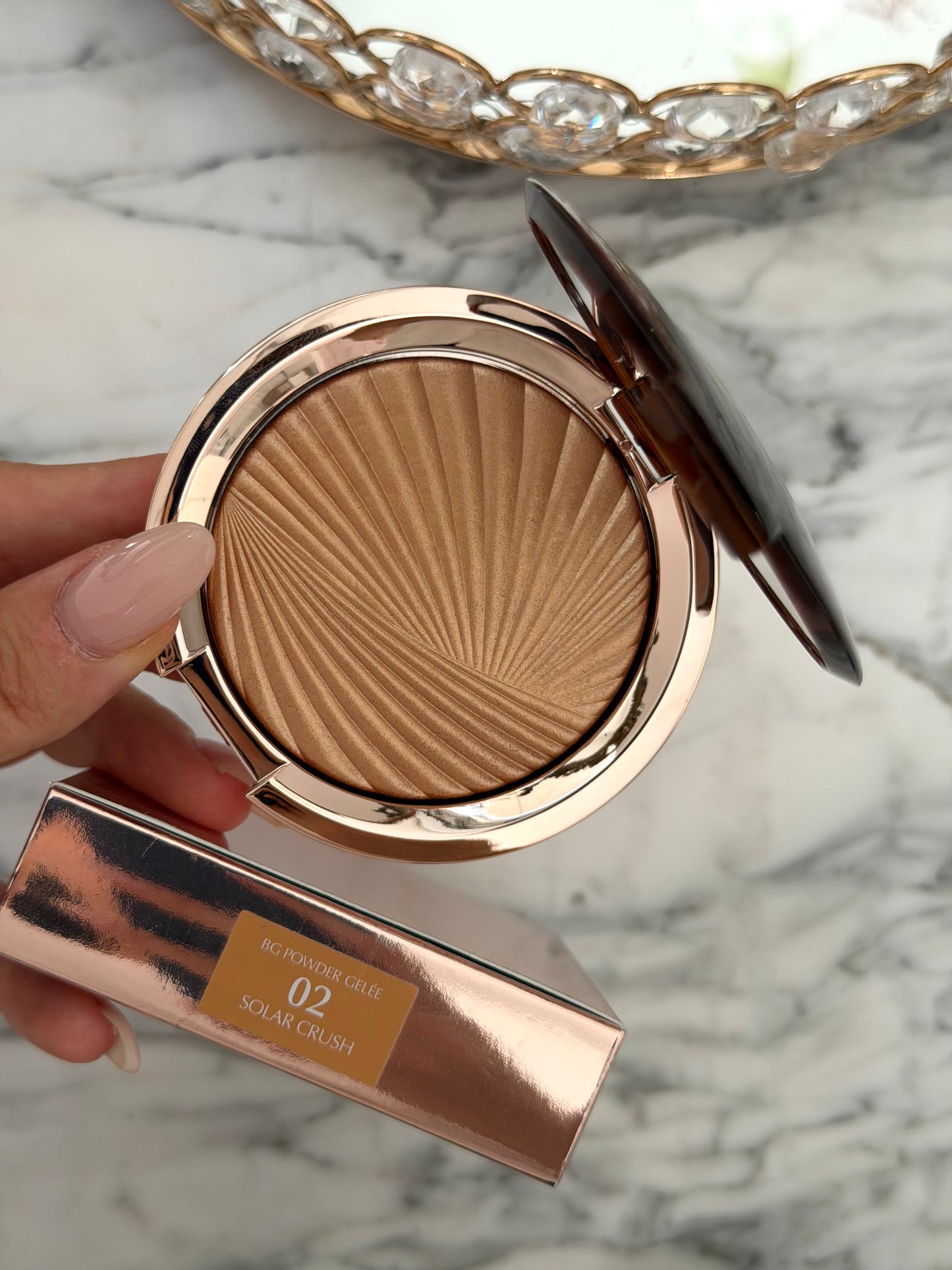 ESTÉE LAUDER Bronze Goddess
Highlighting Powder Gelée (02)