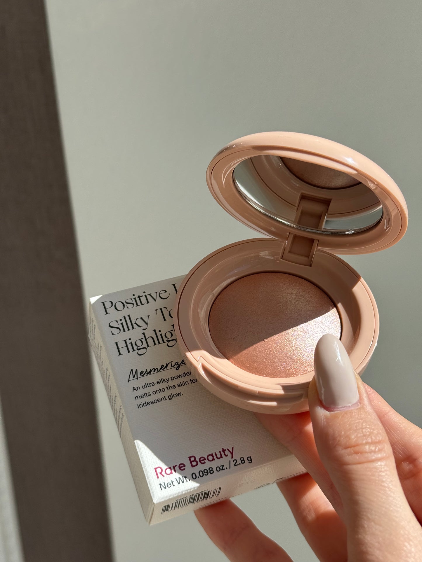 RARE BEAUTY Positive Light Silky Touch Highlighter - Mesmerize