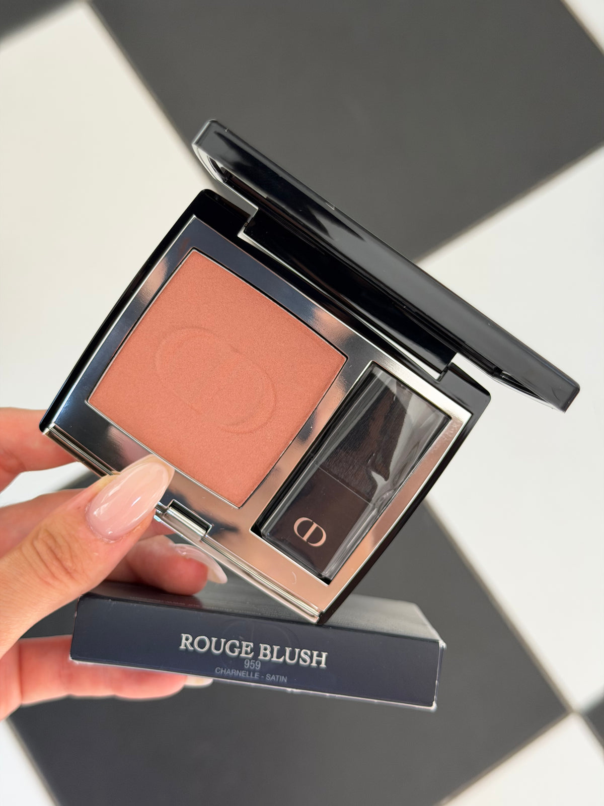 DIOR Rouge Blush Satin
Couture Colour Makeup - Long Wear (959)