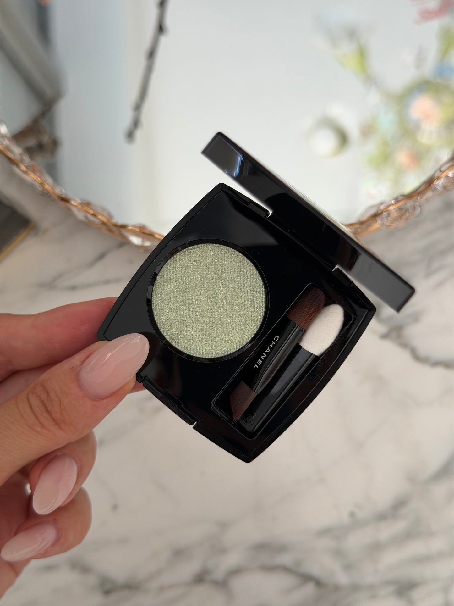 CHANEL Ombre Essentielle Multi-Use Longwearing Eyeshadow (222)