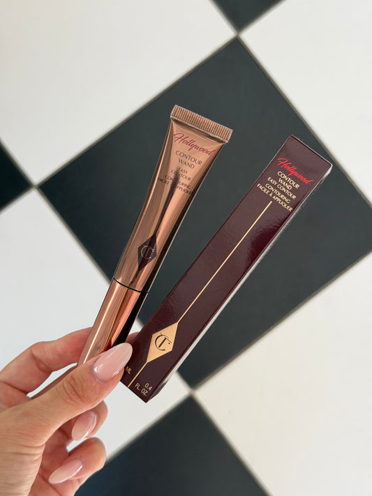 CHARLOTTE TILBURY Hollywood Contour Wand - Fair-Medium
Liquid Formula For a Sculpted-Looking