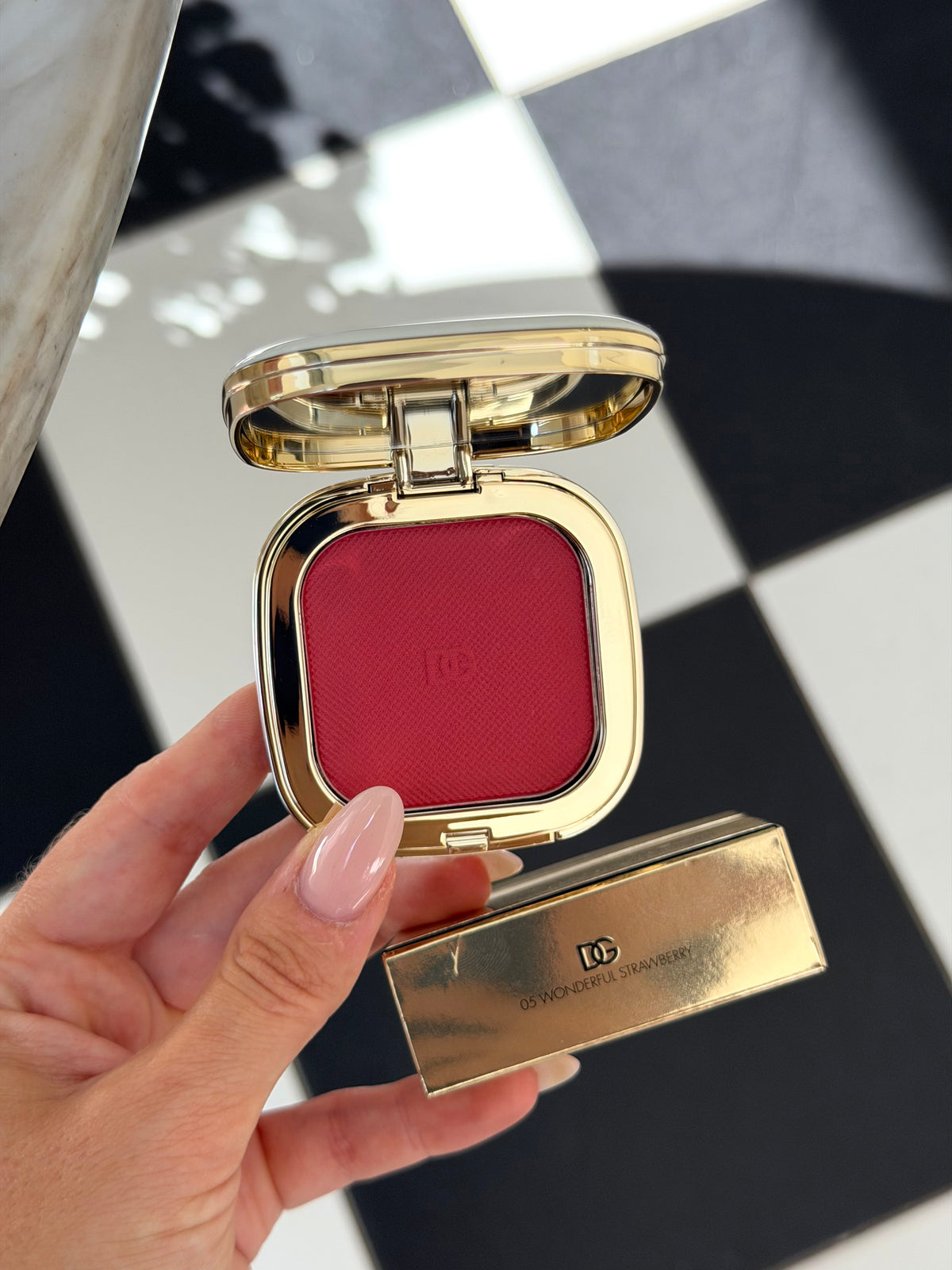 DOLCE & GABBANA
Cheek&Eyes Match - Lasting Blush & Eyshadow Powder (05)