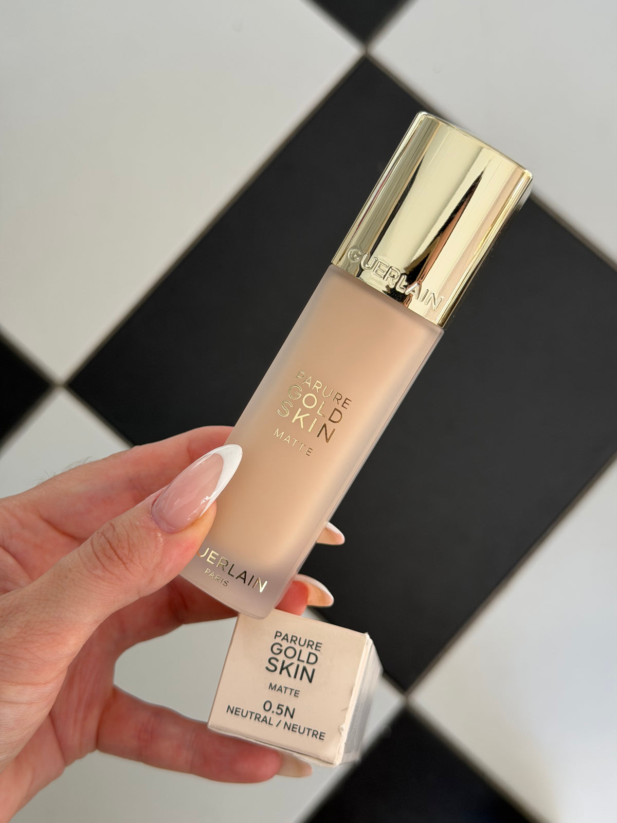GUERLAIN
Parure Gold Skin Matte (0.5N)
No-Transfer High Perfection Foundation - 24H Care & Wear SPF15