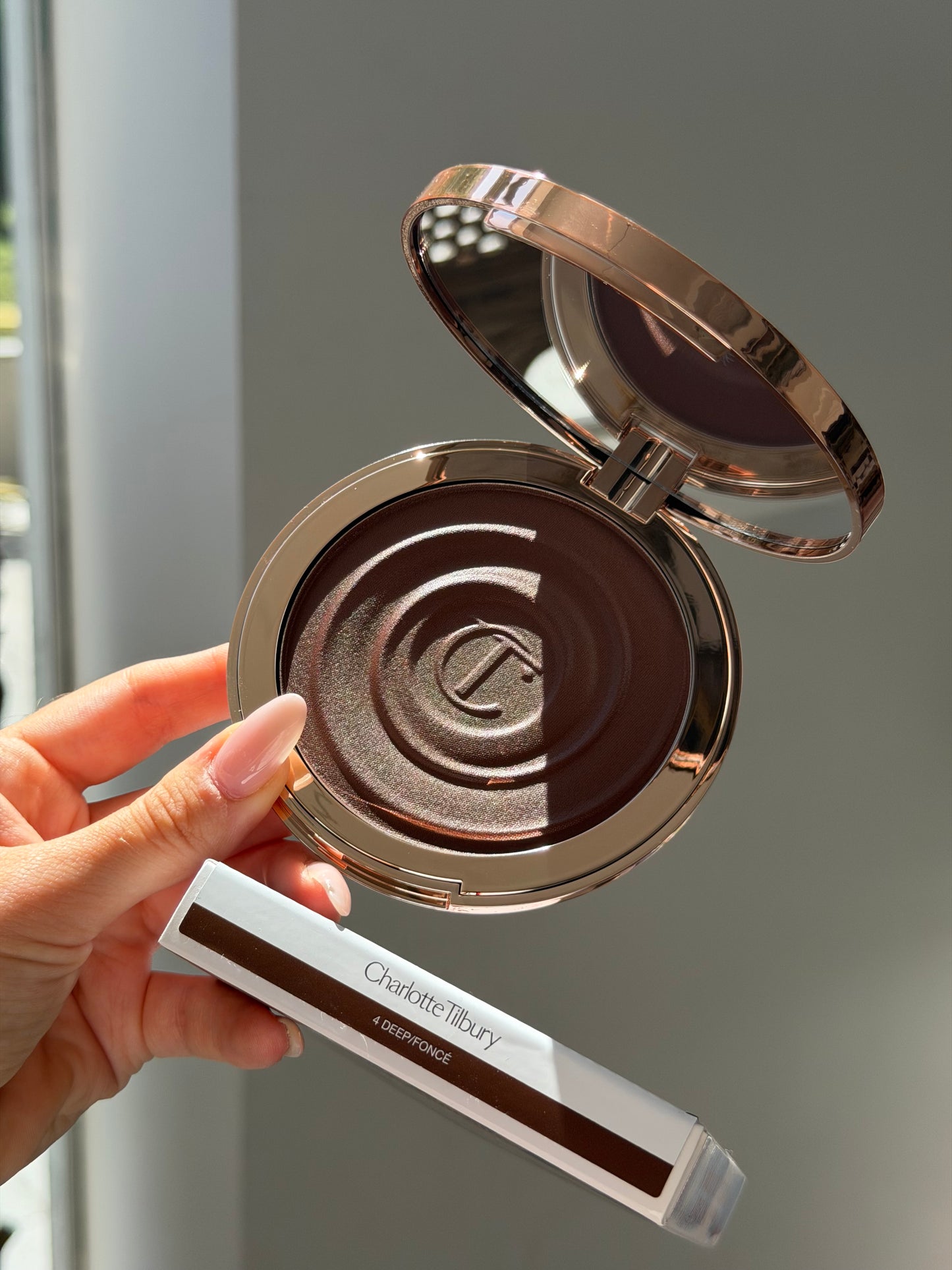 CHARLOTTE TILBURY Beautiful Skin Sun-Kissed Glow Bronzer (4)
Face & Body