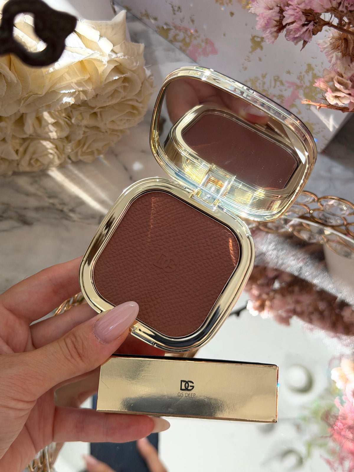 DOLCE&GABBANA Face&Eyes Match
Lasting Bronzer & Eyeshadow Powder (05)