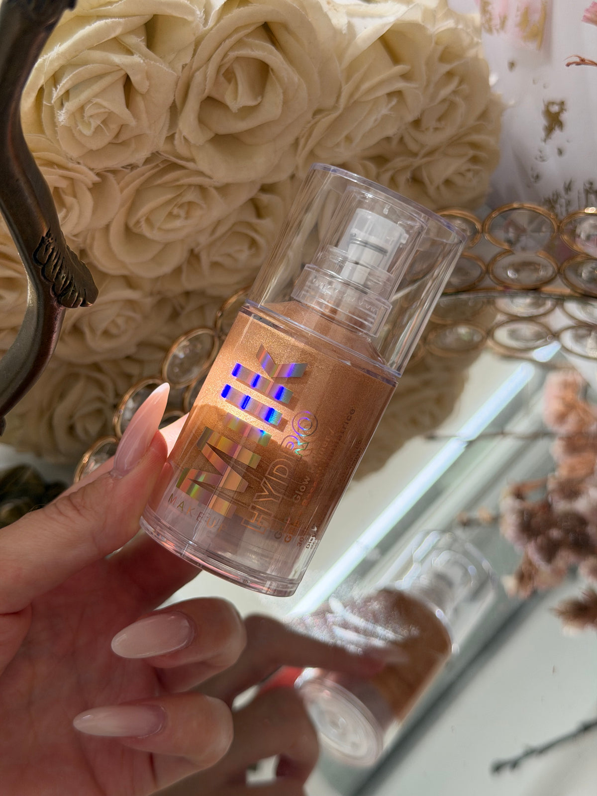MILK MAKEUP Hydro Grip + Glow Primer
Illuminating Primer