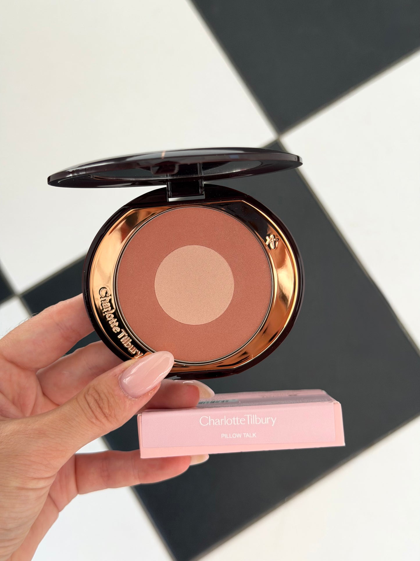 CHARLOTTE TILBURY Cheek To Chic - Swish & Glow Blusher Pillow Talk