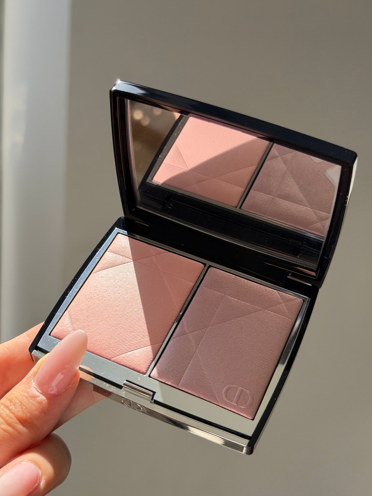 DIOR Rouge Blush Colour & Glow (287)
Multi-Use Face Palette – Color and Highlighter Duo
