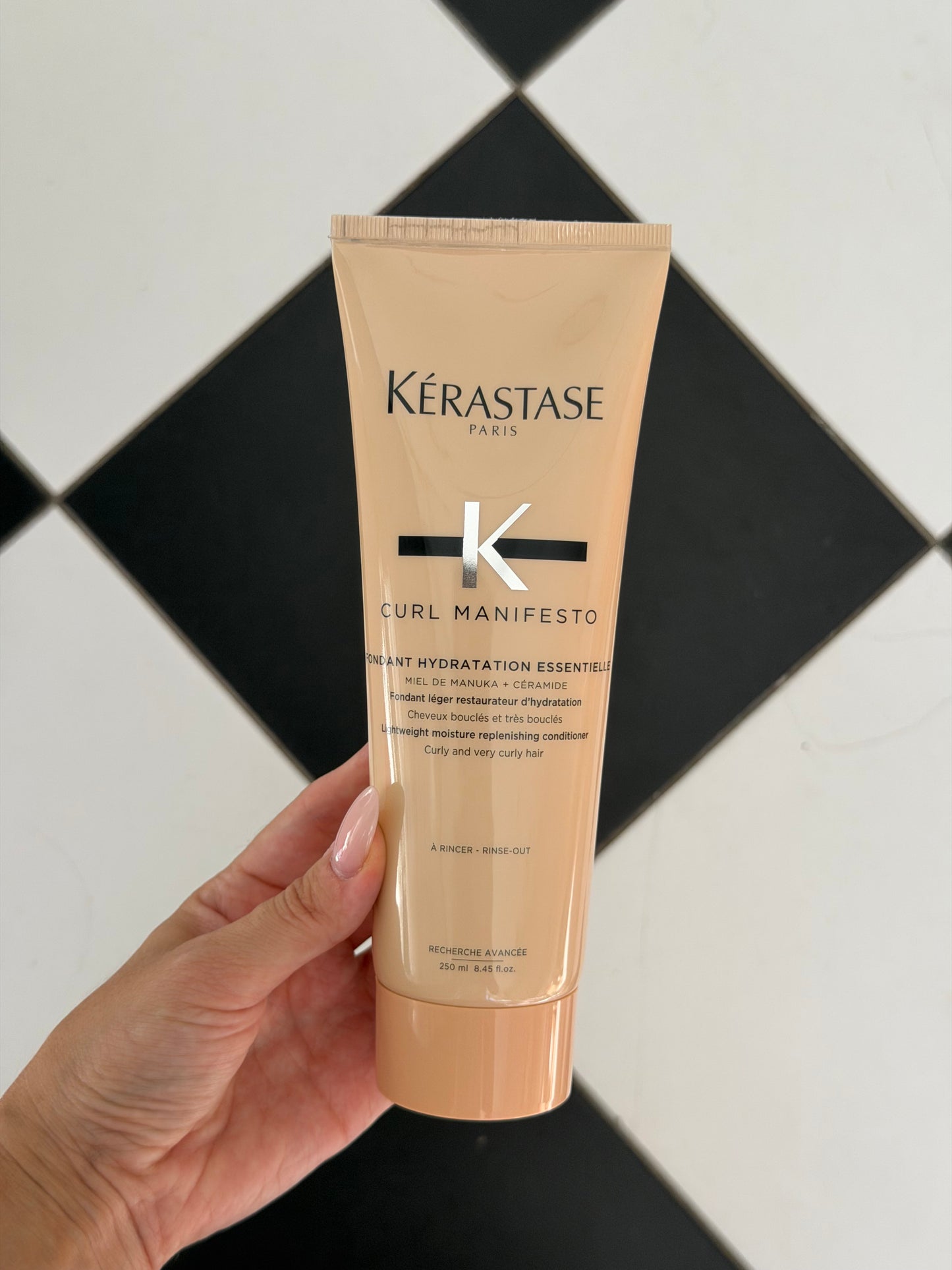 KÉRASTASE Curl Manifesto Fondant Hydratation Essentielle
Lightweight Moisture Replenishing Conditioner For Curly Hair
