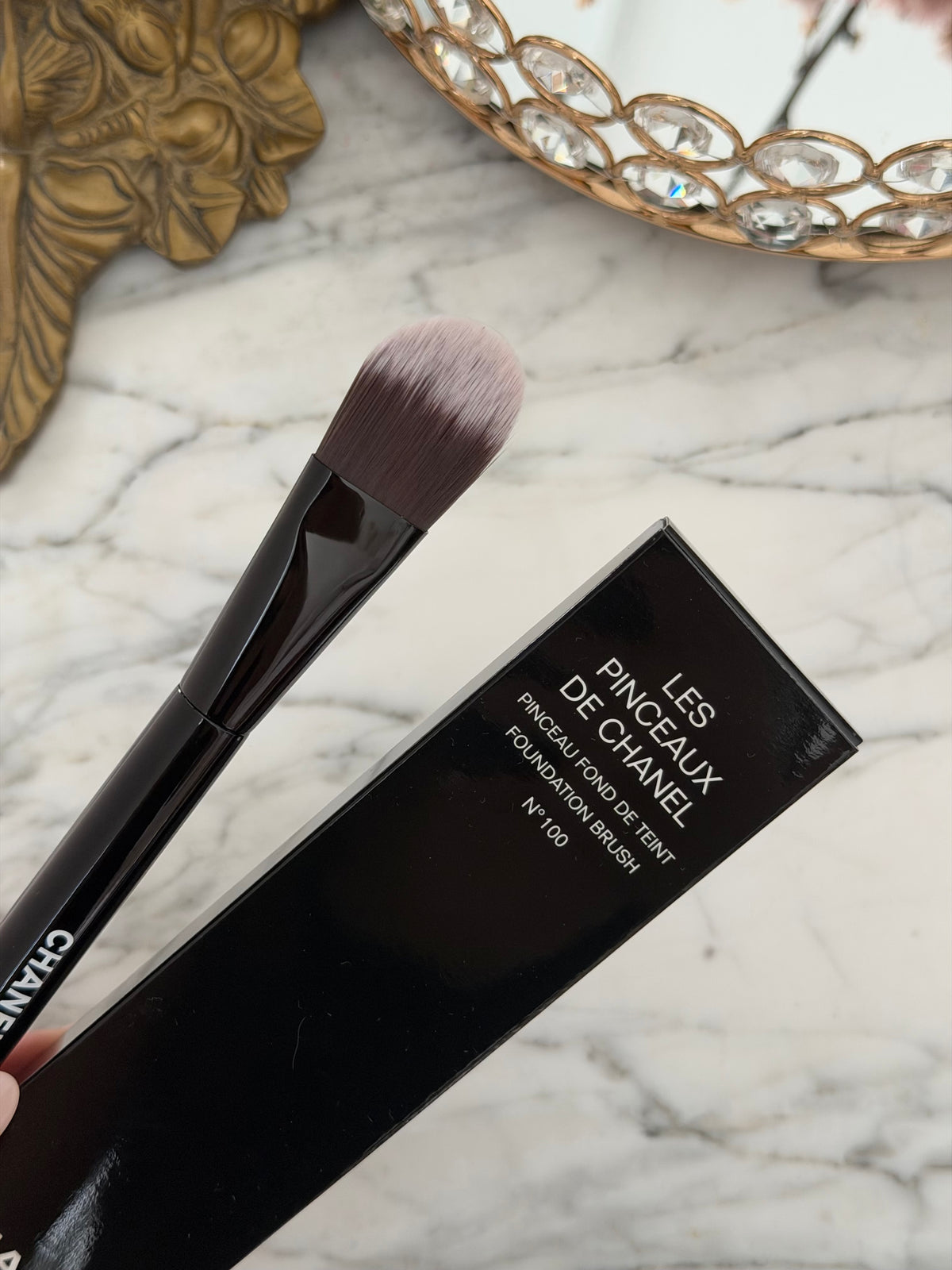 CHANEL Les Pinceaux De Chanel
Foundation Brush N°100