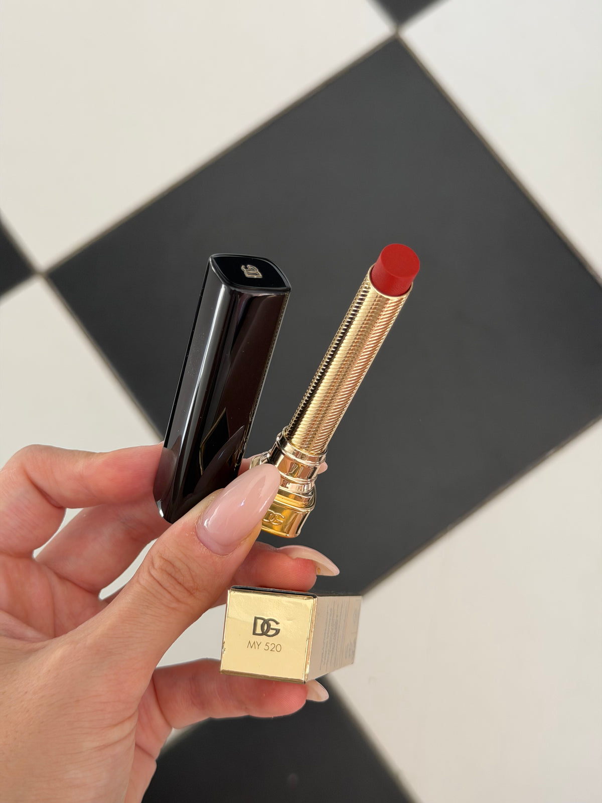 DOLCE&GABBANA My Comfy Matte Lipstick - My 520
Instant Rich Color & Hydration Lip Stylo