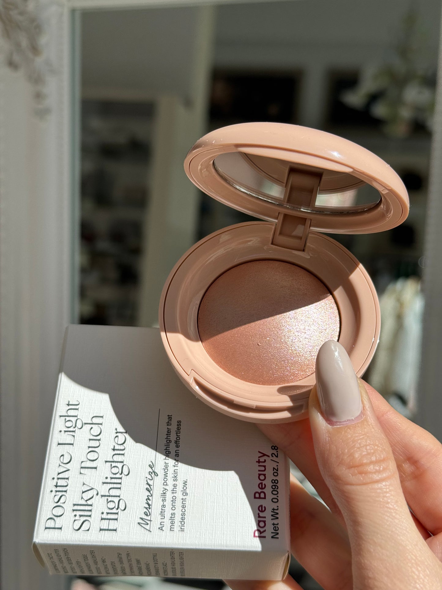 RARE BEAUTY Positive Light Silky Touch Highlighter - Mesmerize