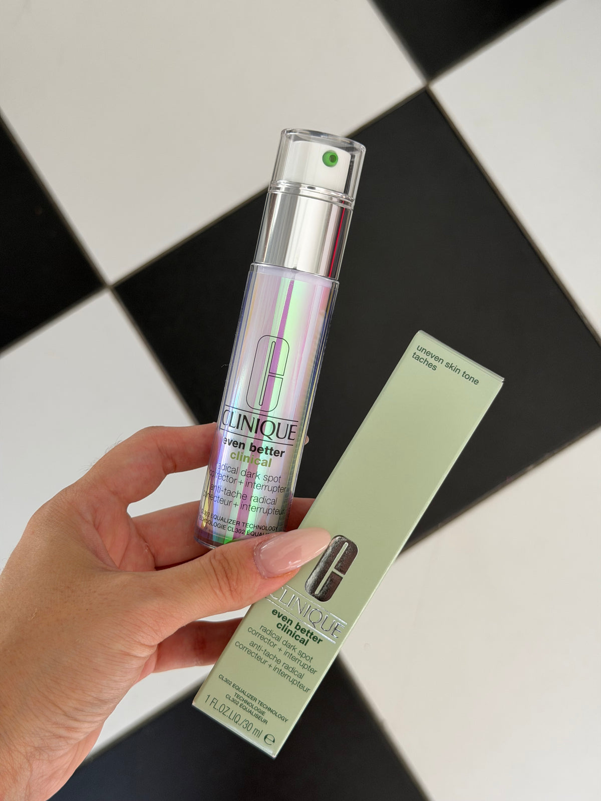 CLINIQUE Even Better Clinical™ Radical Dark Spot Corrector + Interrupter - All Skin Types