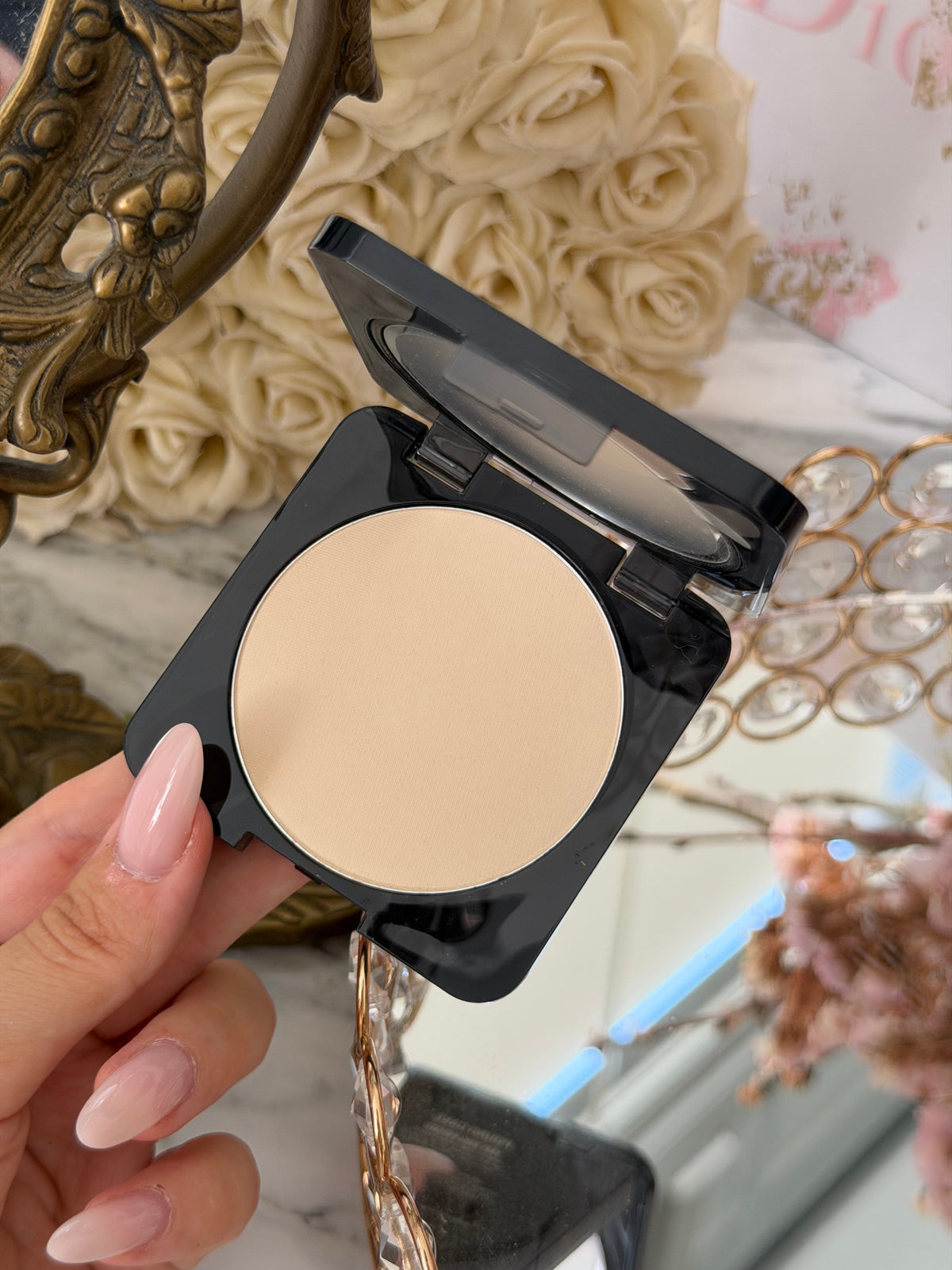 HUDA BEAUTY Easy Bake Airbrush Matte Pressed Powder - Pound Cake