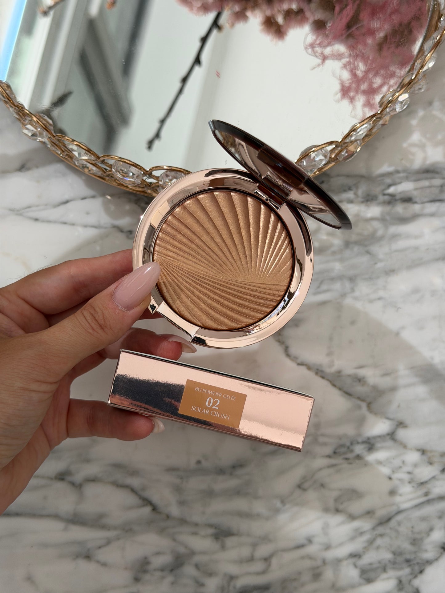 ESTÉE LAUDER Bronze Goddess
Highlighting Powder Gelée (02)