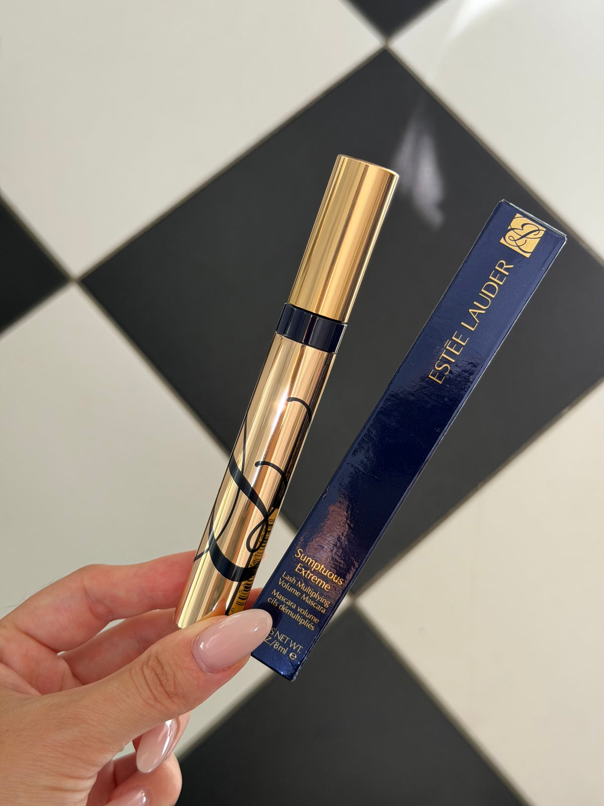 ESTEE LAUDER Sumptuous Extreme
Lash Multiplying Volume Mascara