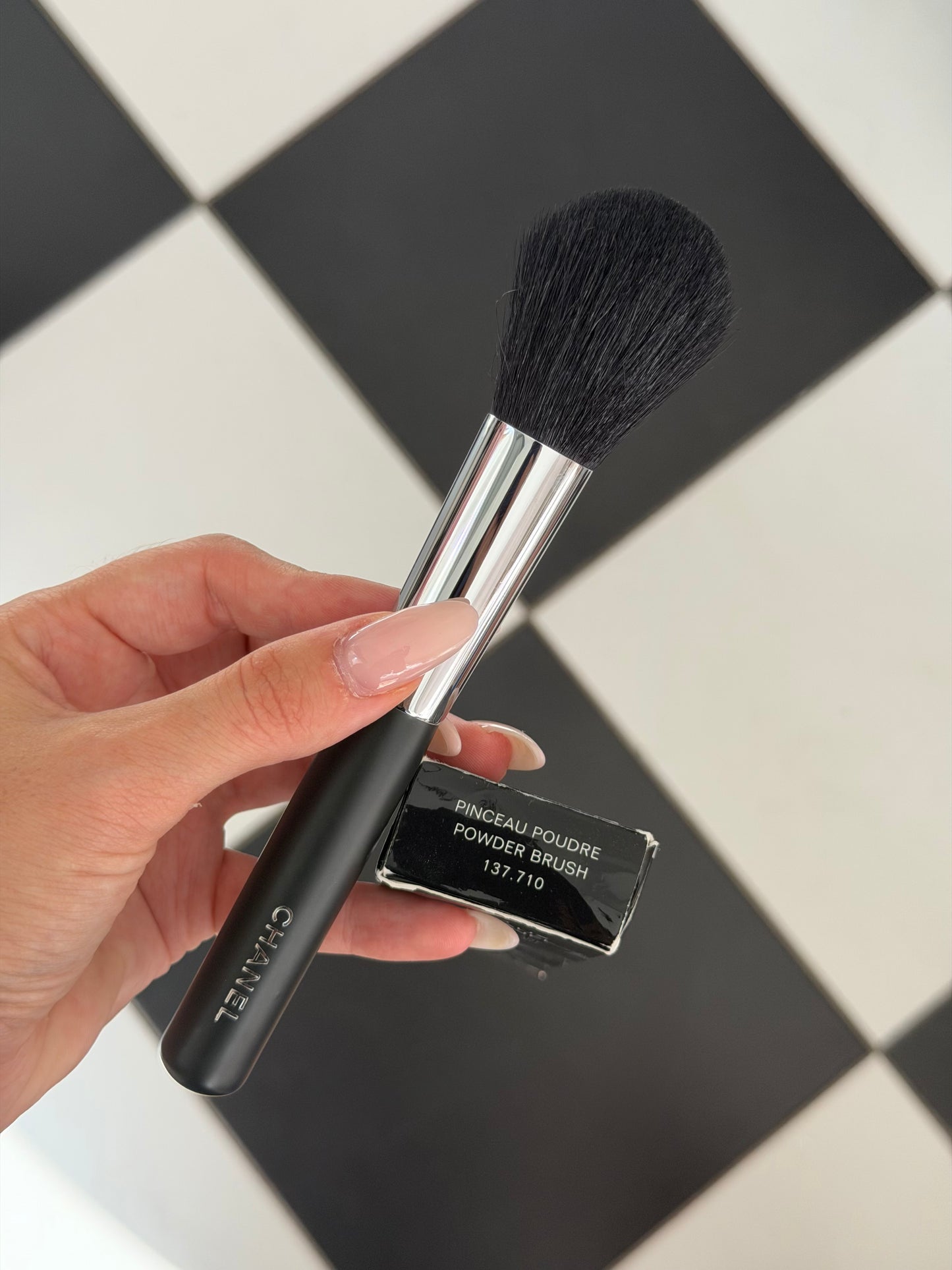 CHANEL Les Pinceaux De Chanel
Powder Brush