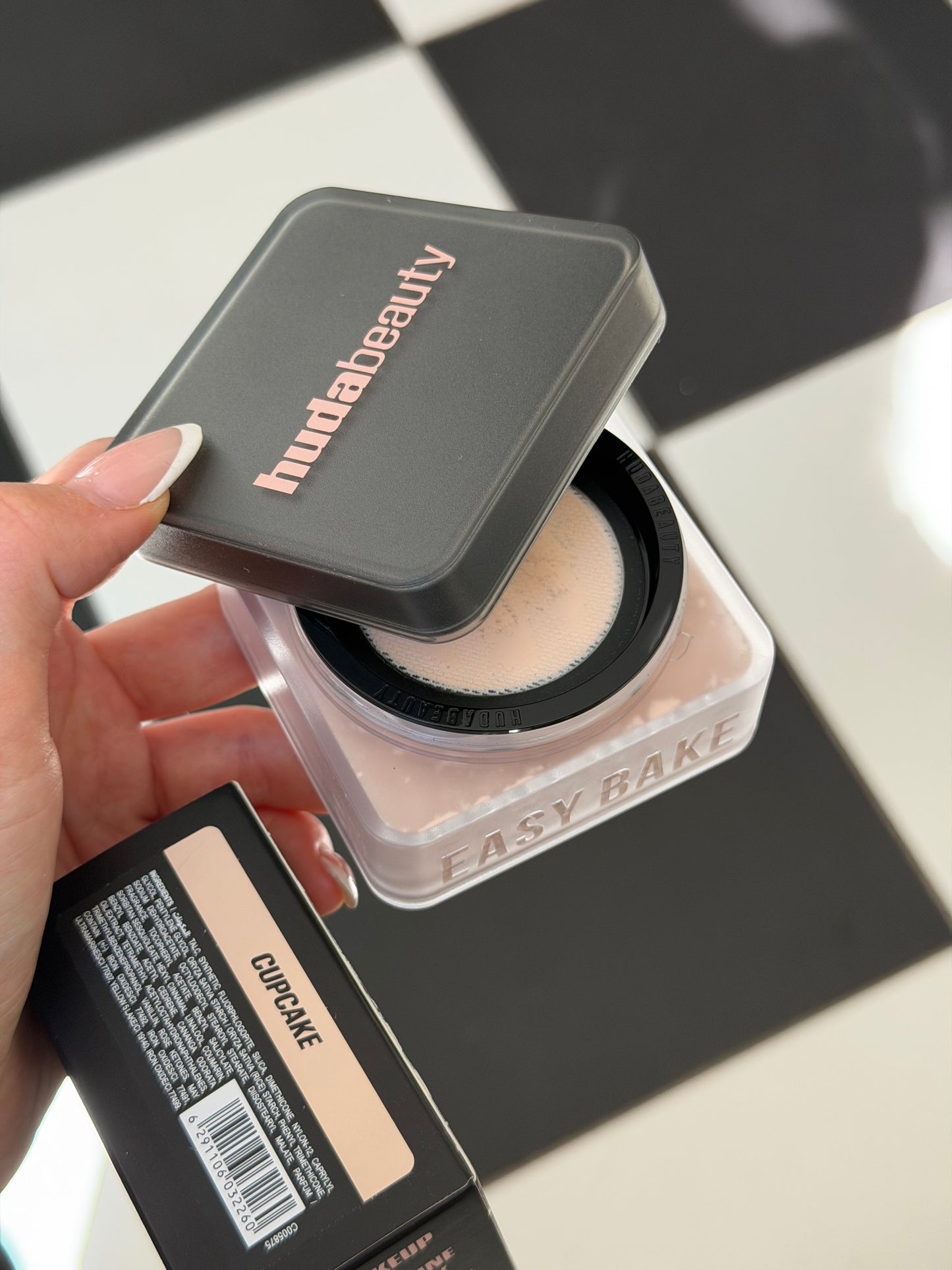 HUDA BEAUTY Easy Bake Loose Baking & Setting Powder - Cupcake