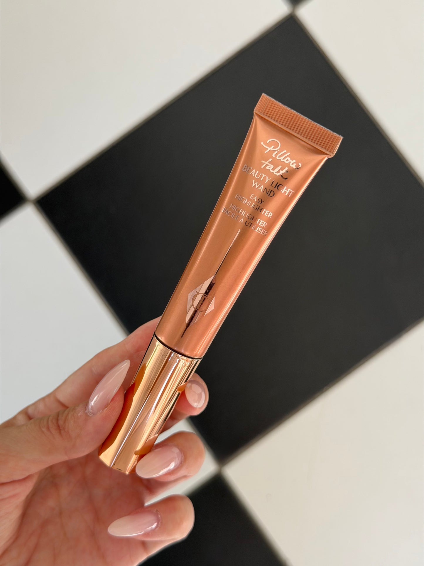 CHARLOTTE TILBURY Beauty Light Wand Easy Highlighter - Pillow Talk Medium