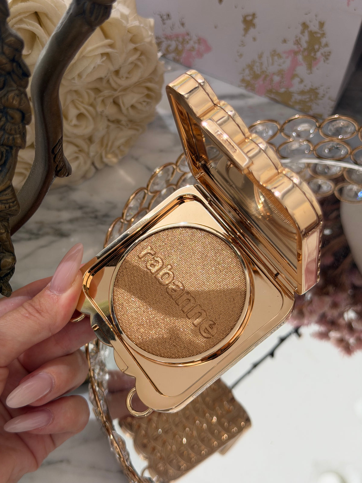 PACO RABANNE 1969 Makeup Clutch
Ultra-Shiny, All-Over Luminizer, Second Skin Comfort