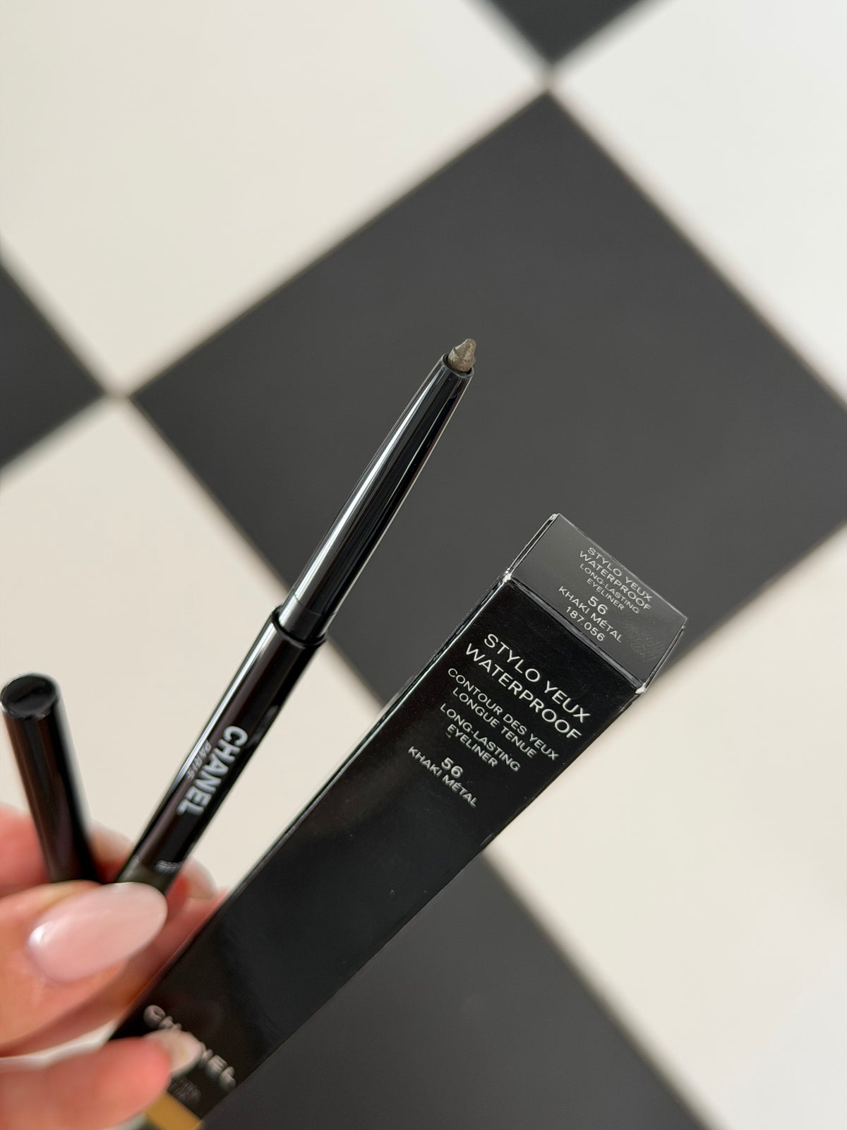 CHANEL Stylo Eyes Waterproof (56)
Long-Lasting Eyeliner