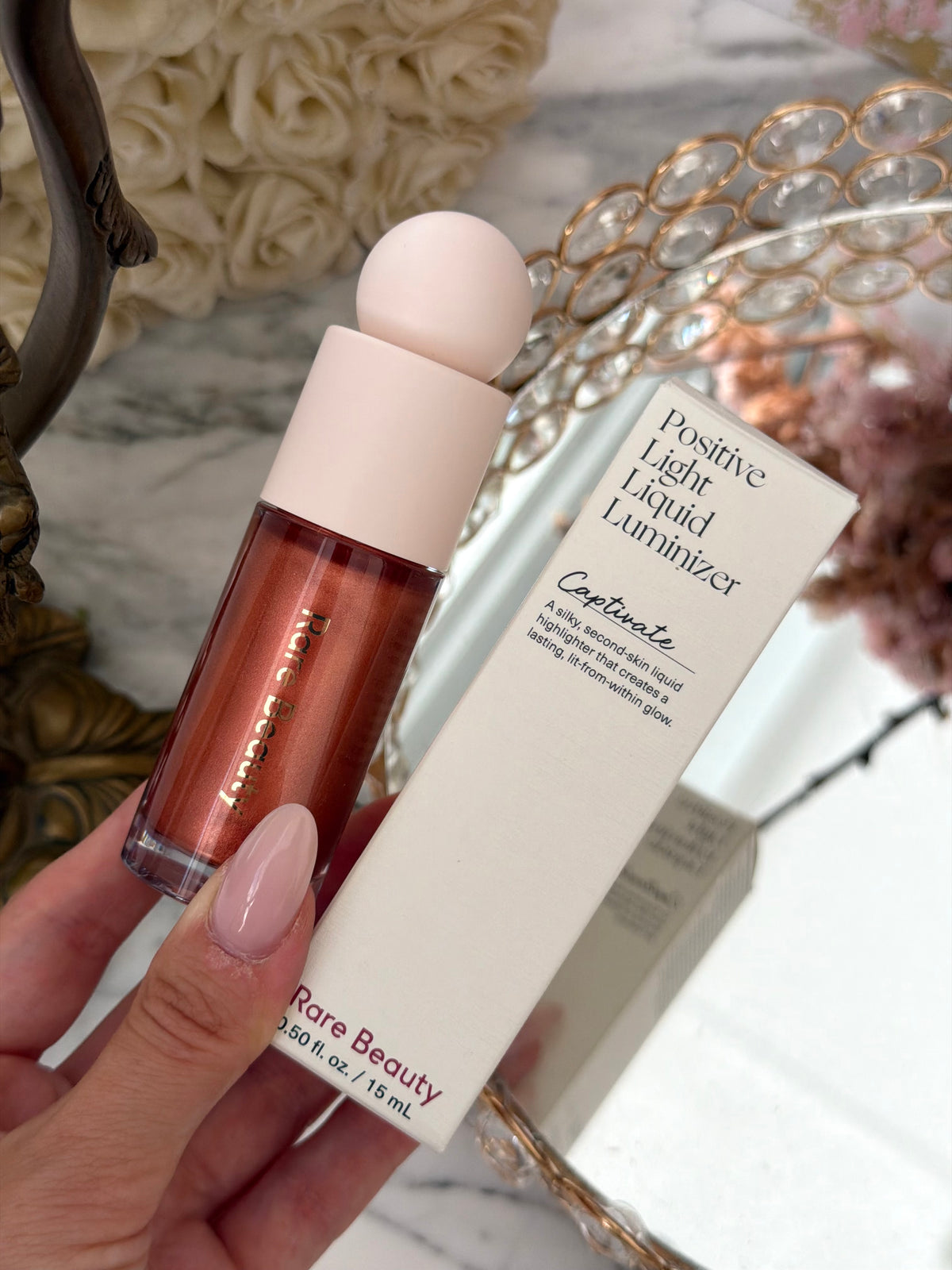 RARE BEAUTY Positive Light Liquid Luminizer - Captivate