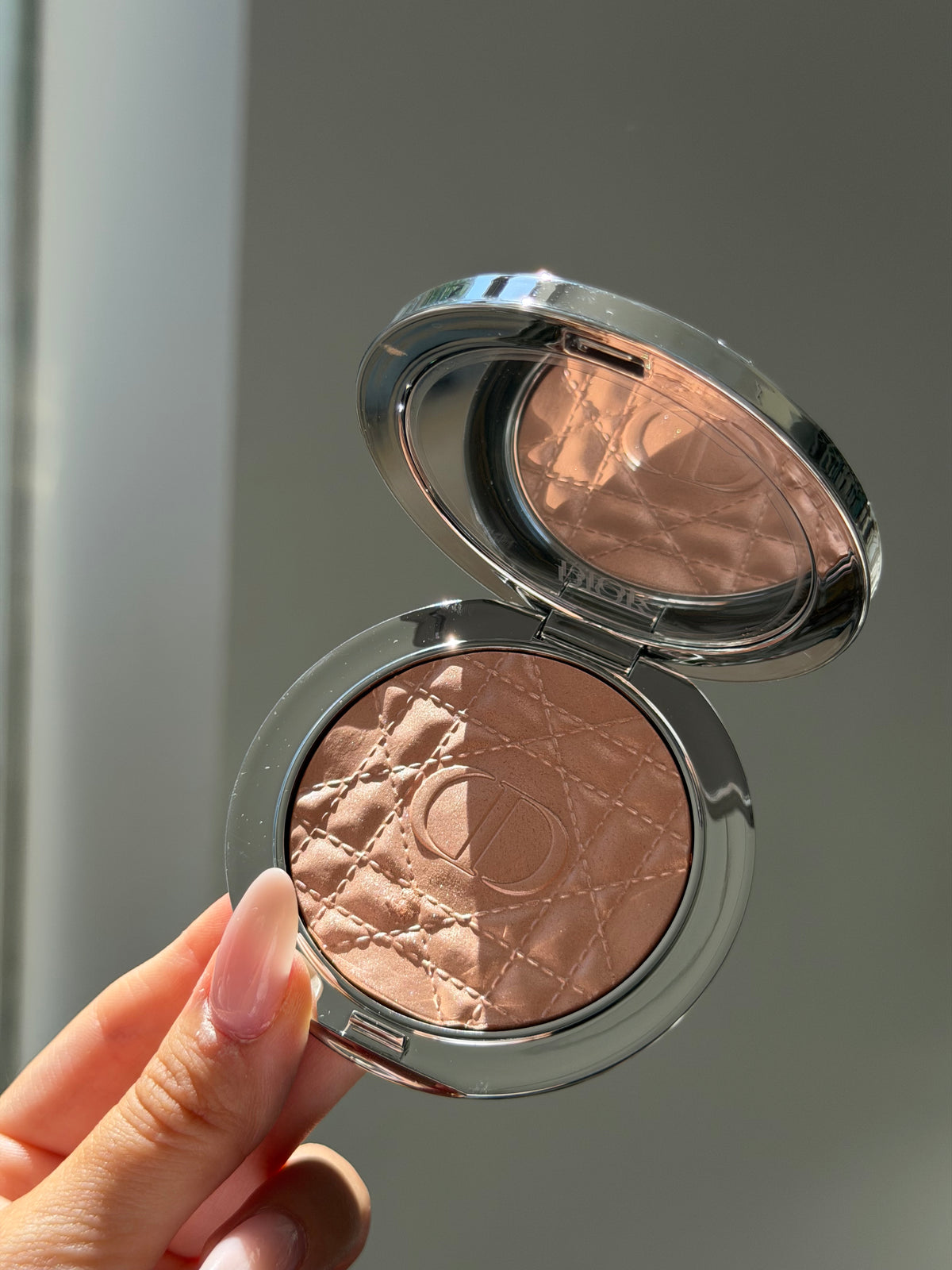 DIOR Forever Glow Luminizer - Illuminating Powder For Face (02)