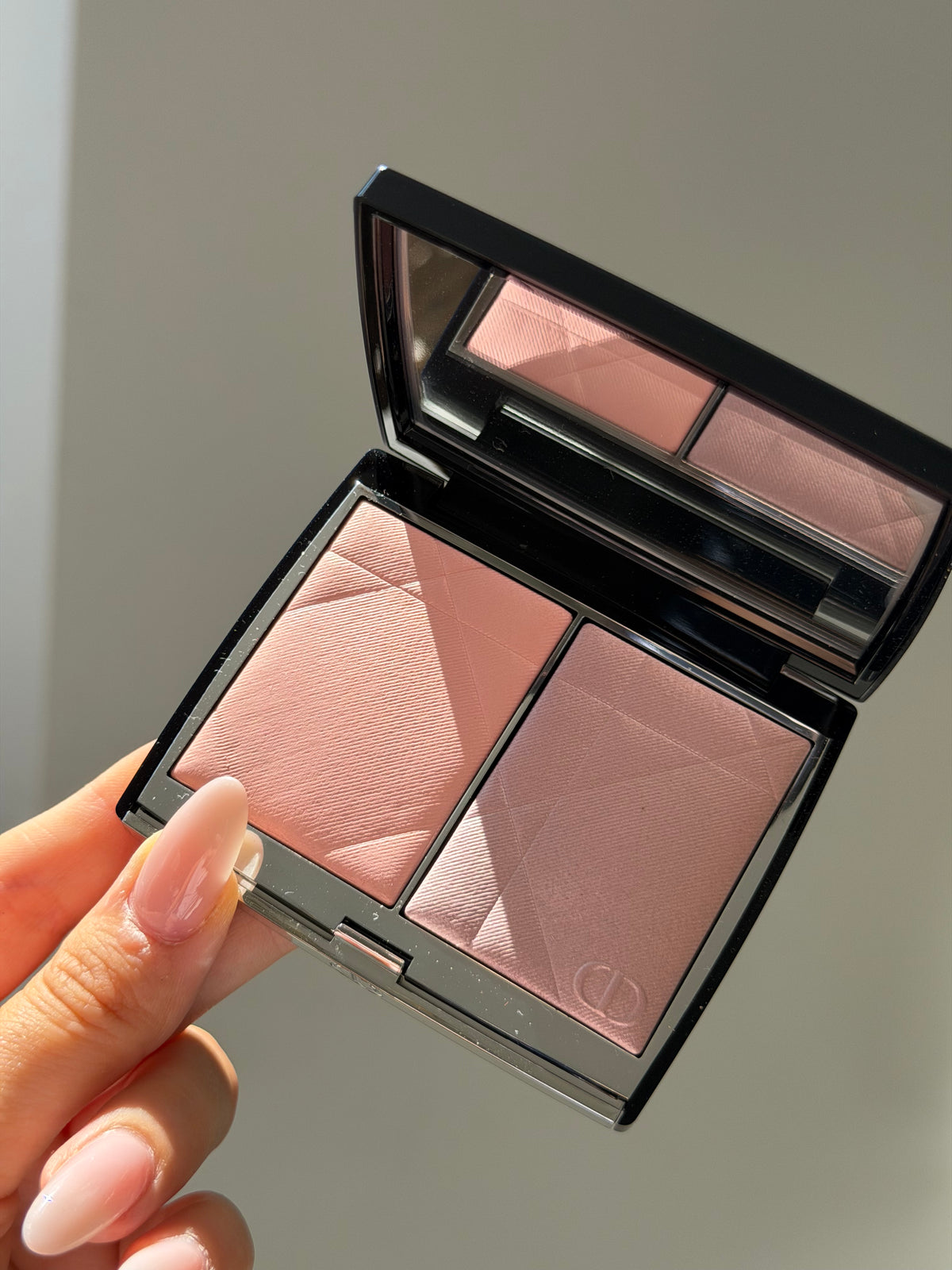 DIOR Rouge Blush Colour & Glow (287)
Multi-Use Face Palette – Color and Highlighter Duo