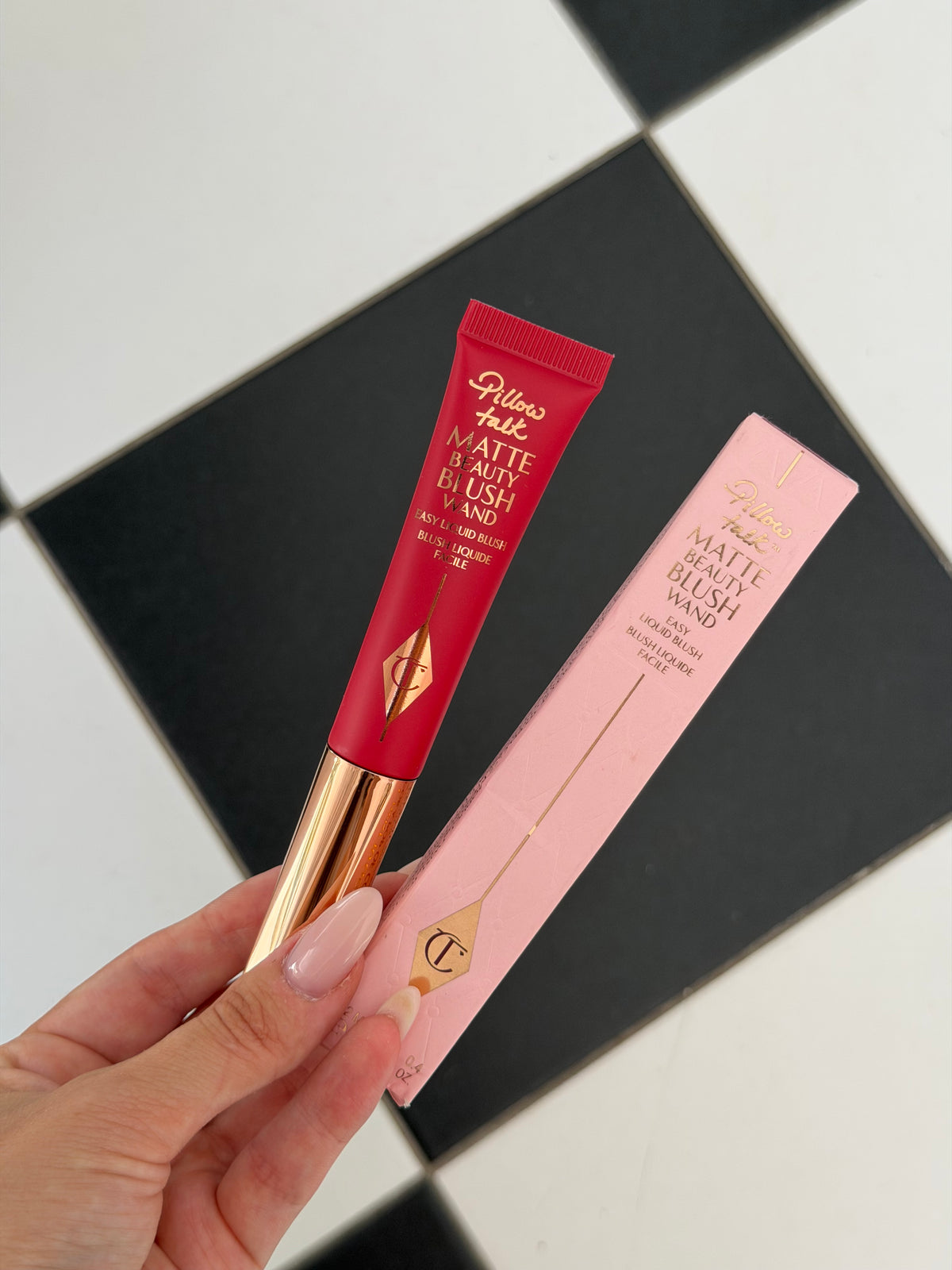 CHARLOTTE TILBURY Pillow Talk - Dream Pop
Matte Beauty Blush Wand - Easy Liquid Blush