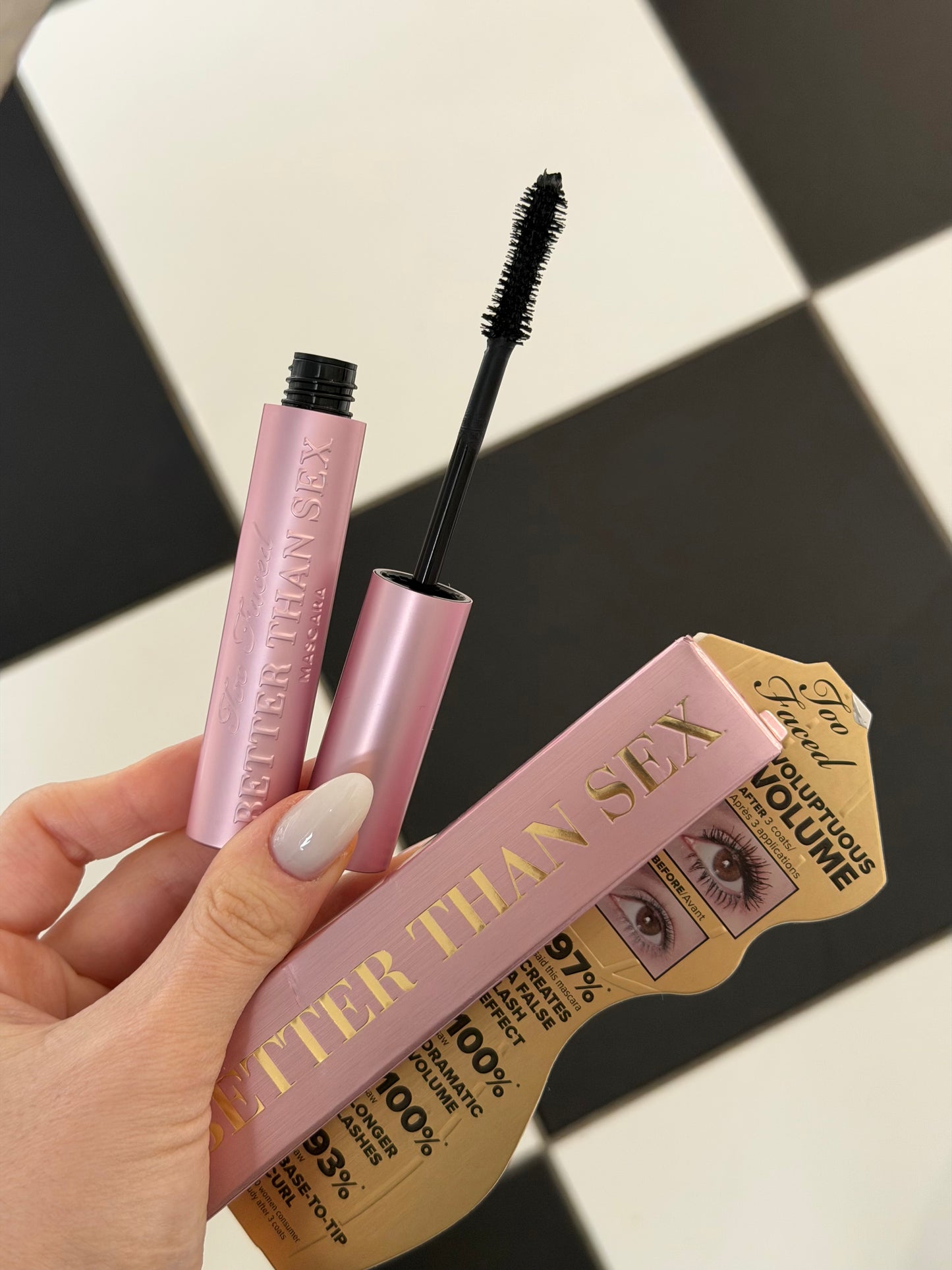 TOO FACED Better Than Sex Volumizing Mascara - Black
Dramatic Volume & Longer Lashes