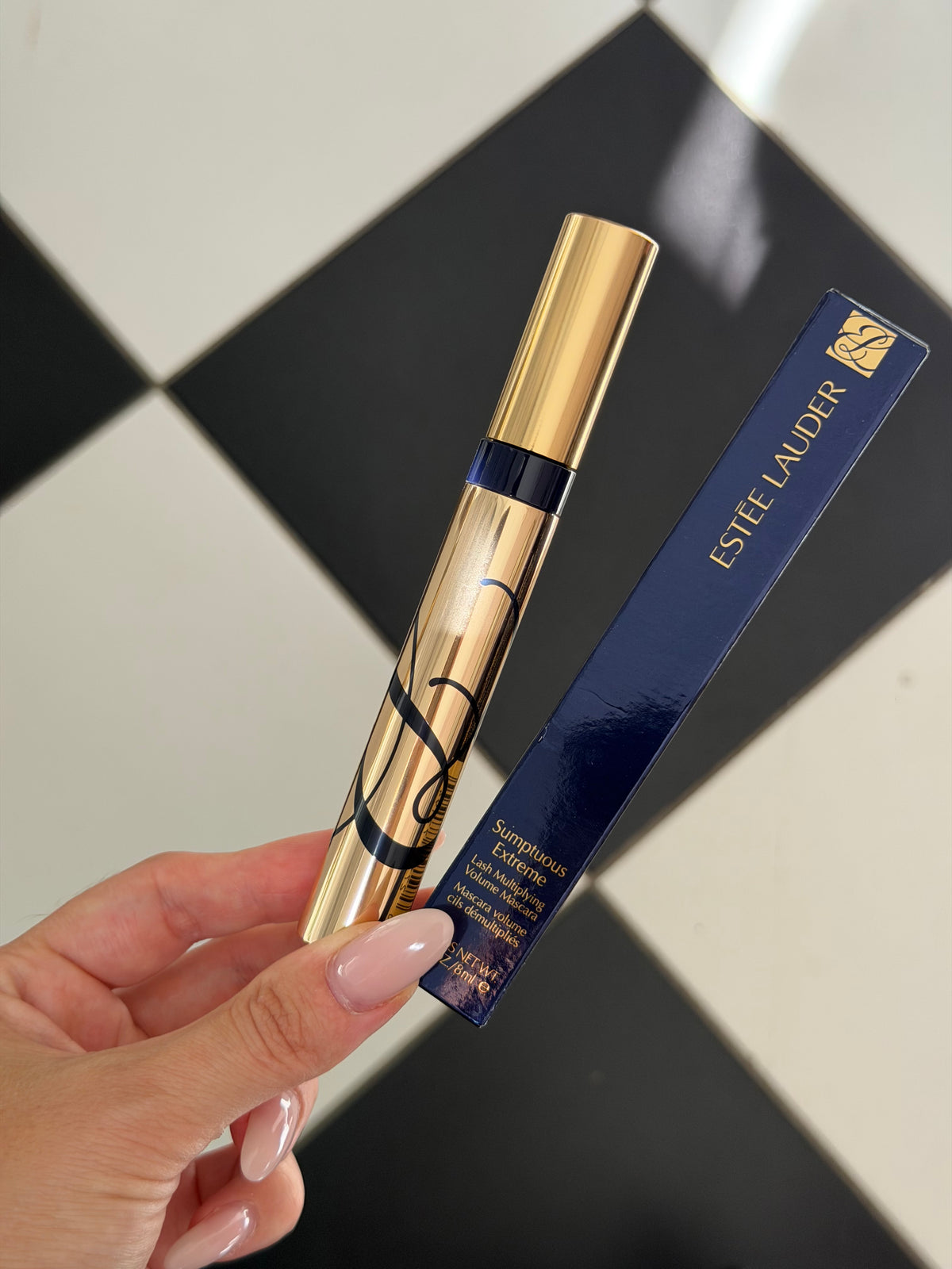 ESTEE LAUDER Sumptuous Extreme
Lash Multiplying Volume Mascara