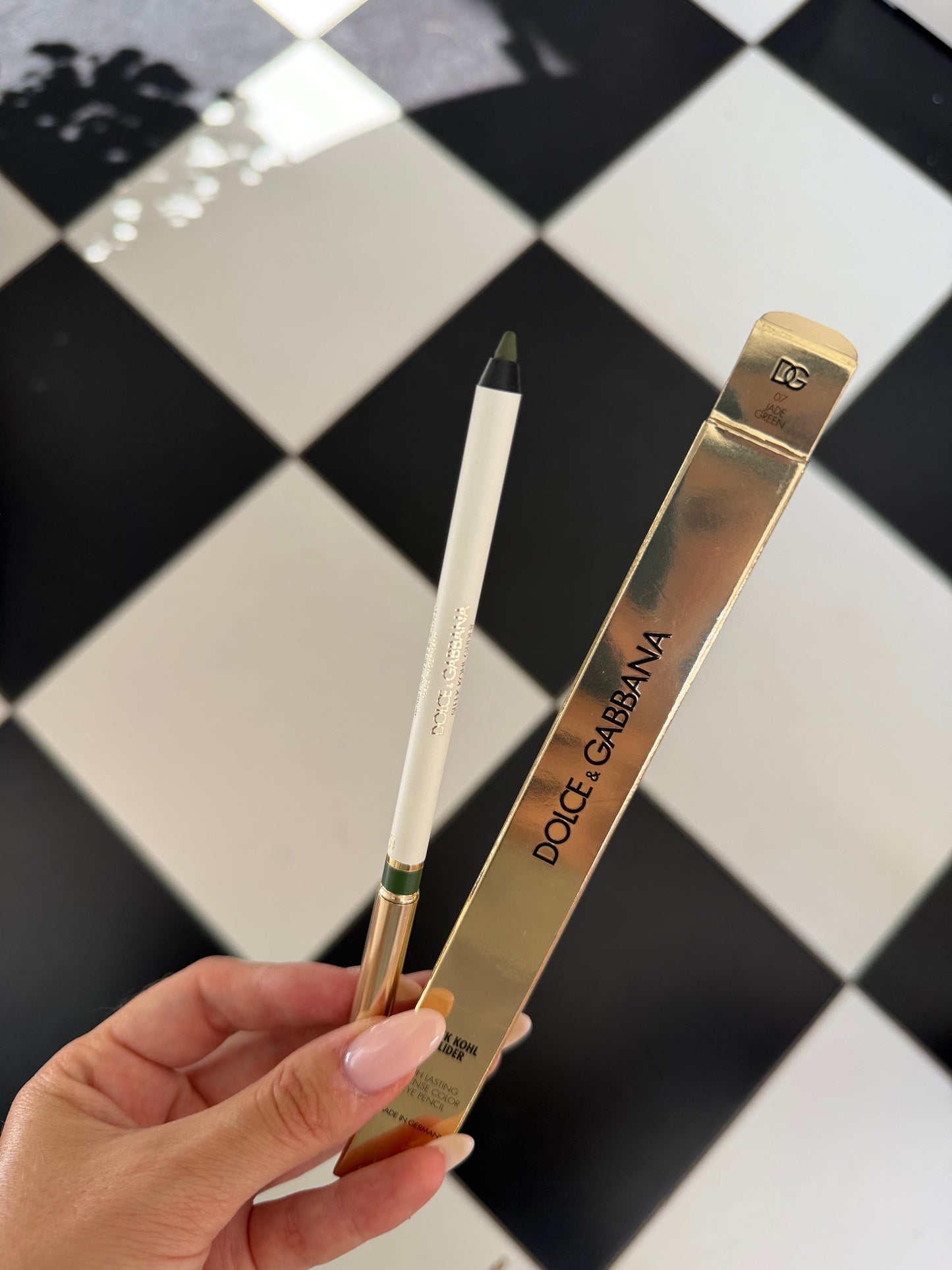 DOLCE&GABBANA Sleek Khol Glider 
10H Lasting Intense Color Eye Pencil (07)
